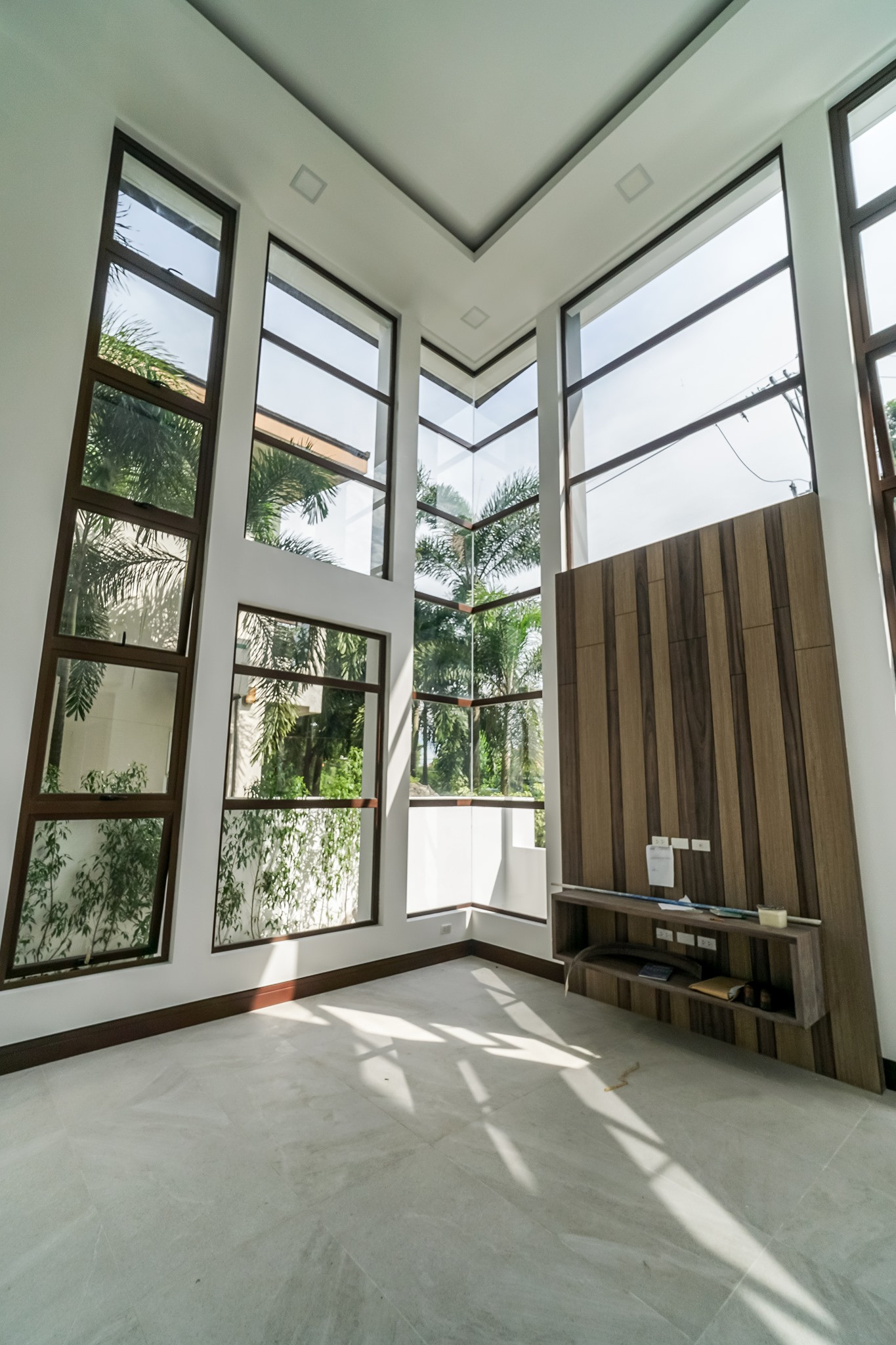 New listing alert! Stunning contemporary house for sale located in Capitol Homes photo 3