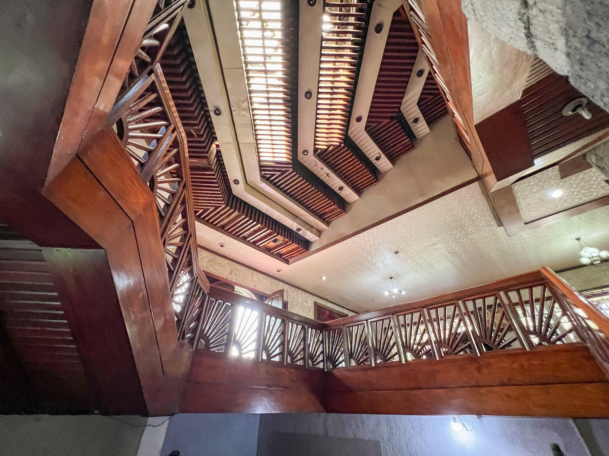 Stylishly Designed House For Sale Near Congressional Ave photo 4