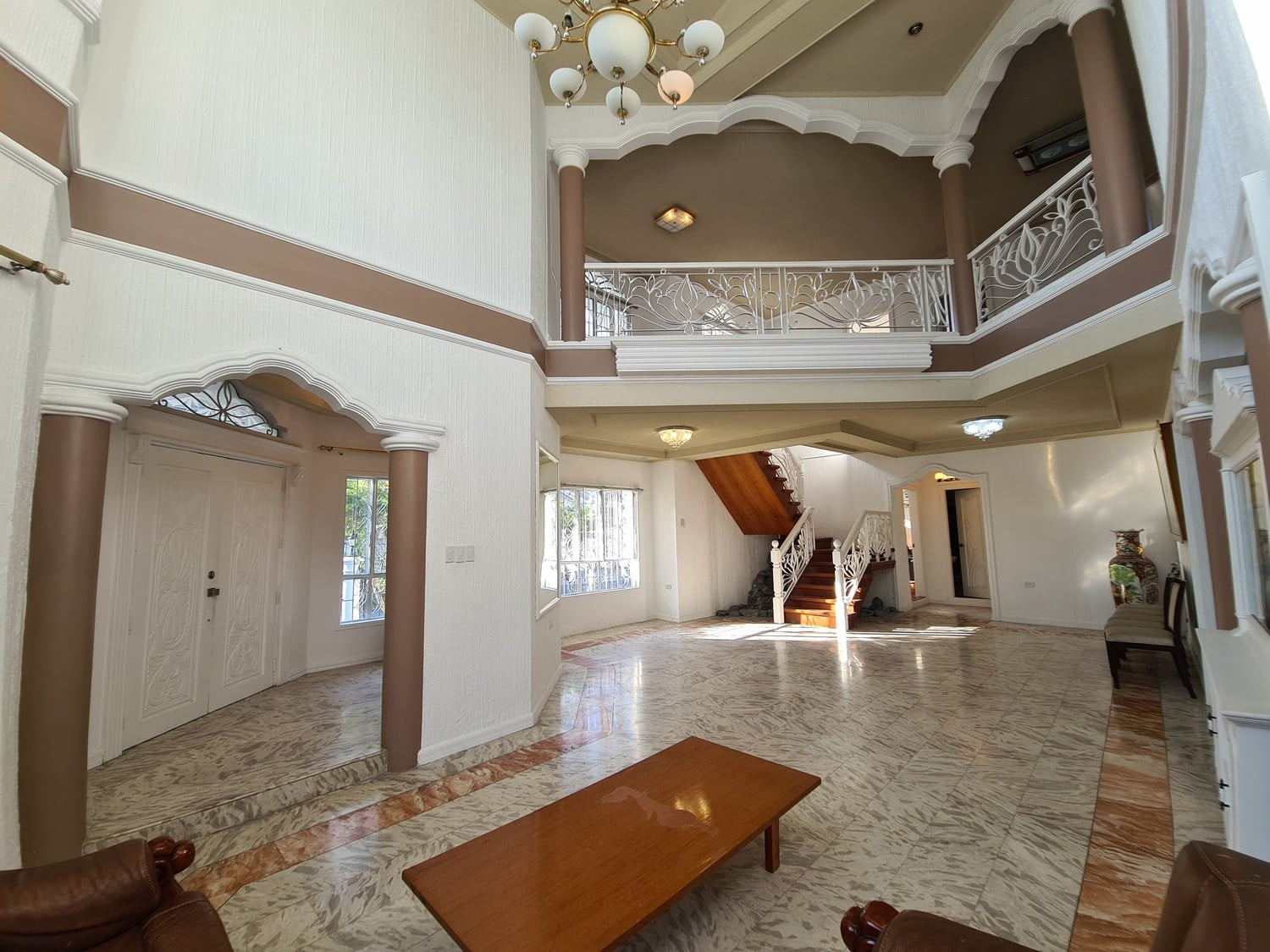 423sqm House with Swimming pool for Sale in BF Homes photo 5