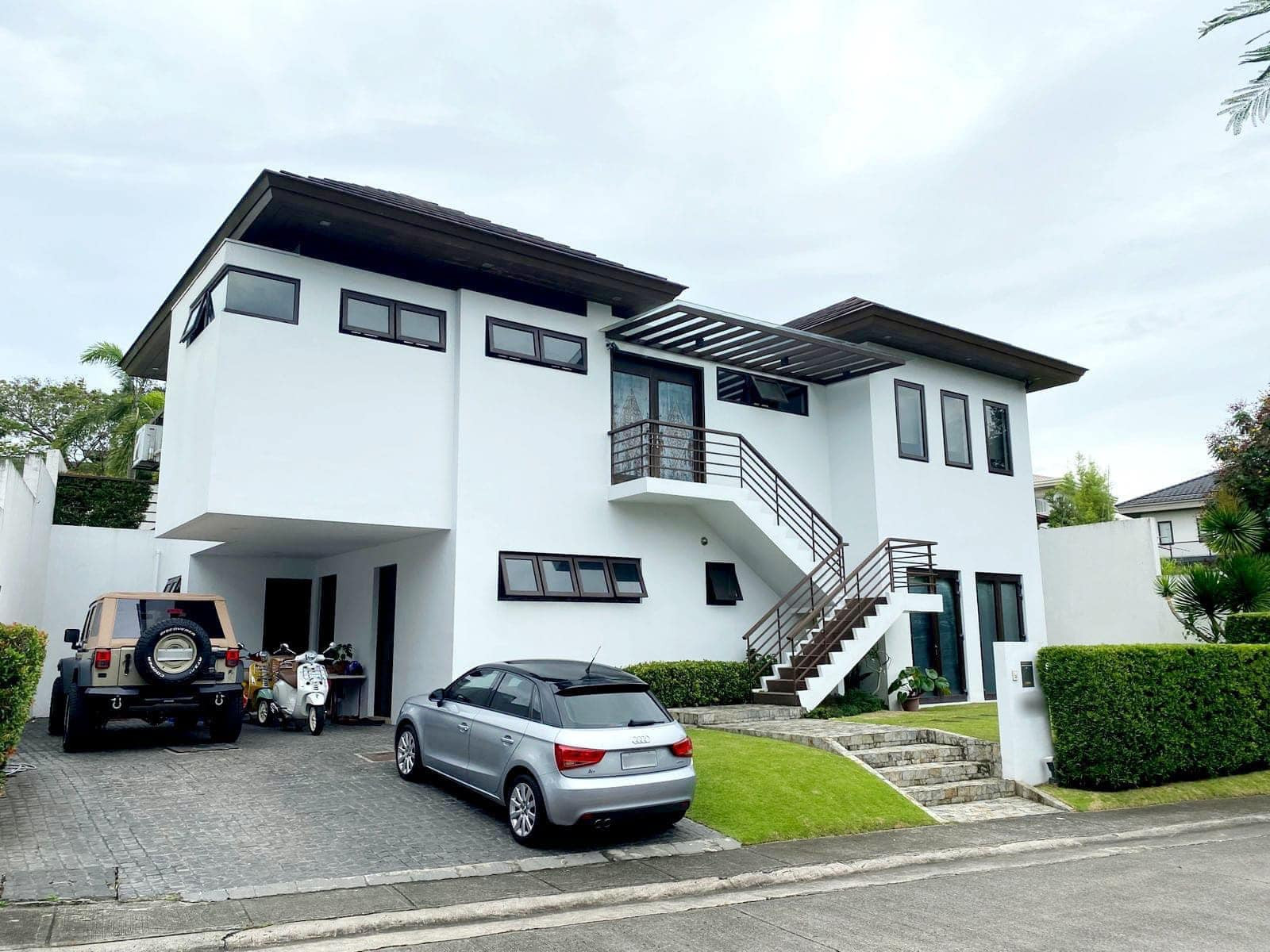 An Upscale Modern Home in Ayala Southvale Primera photo 1