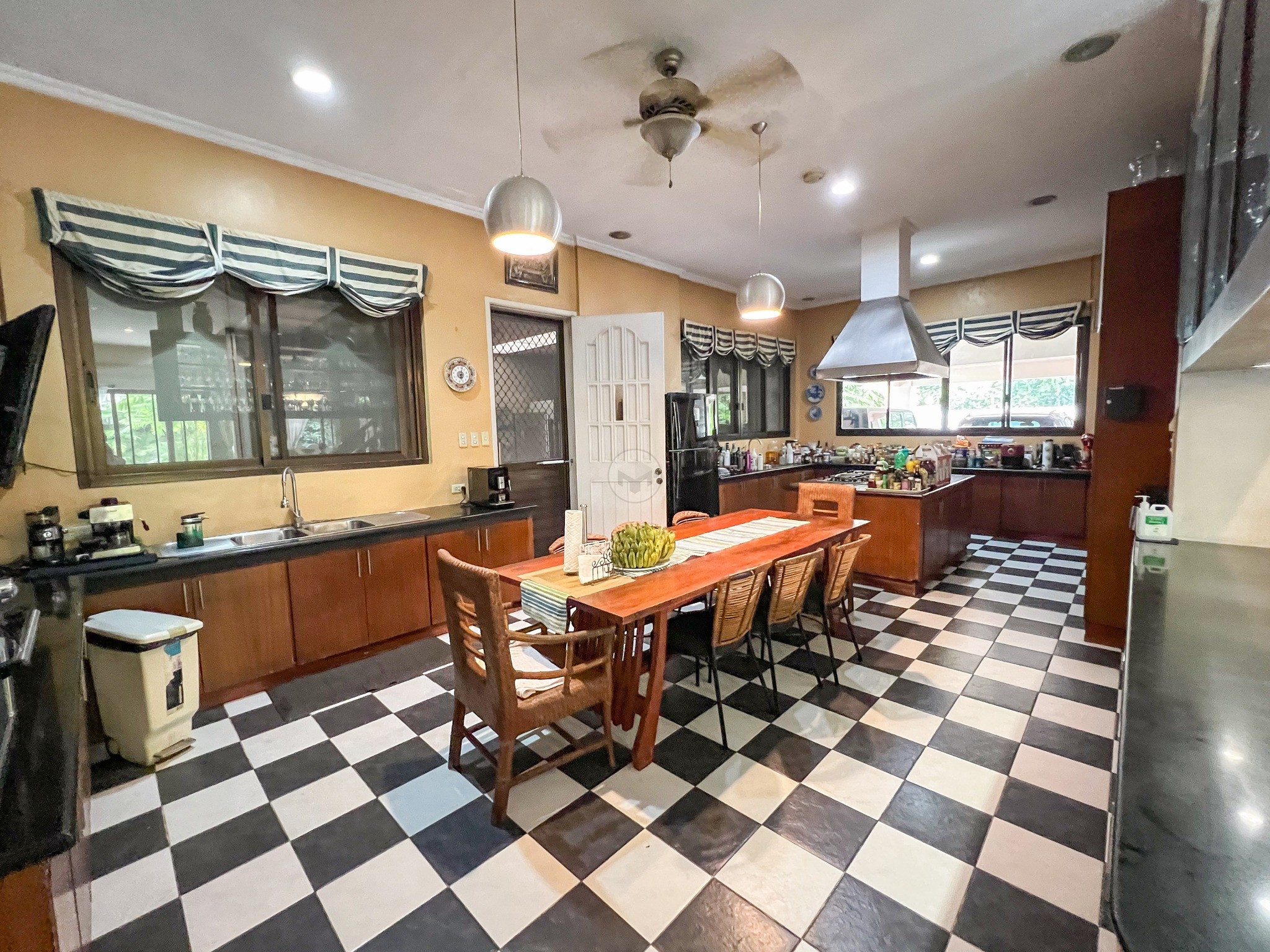 Serene 7-Bedroom House for Sale in Valle Verde, Pasig photo 5