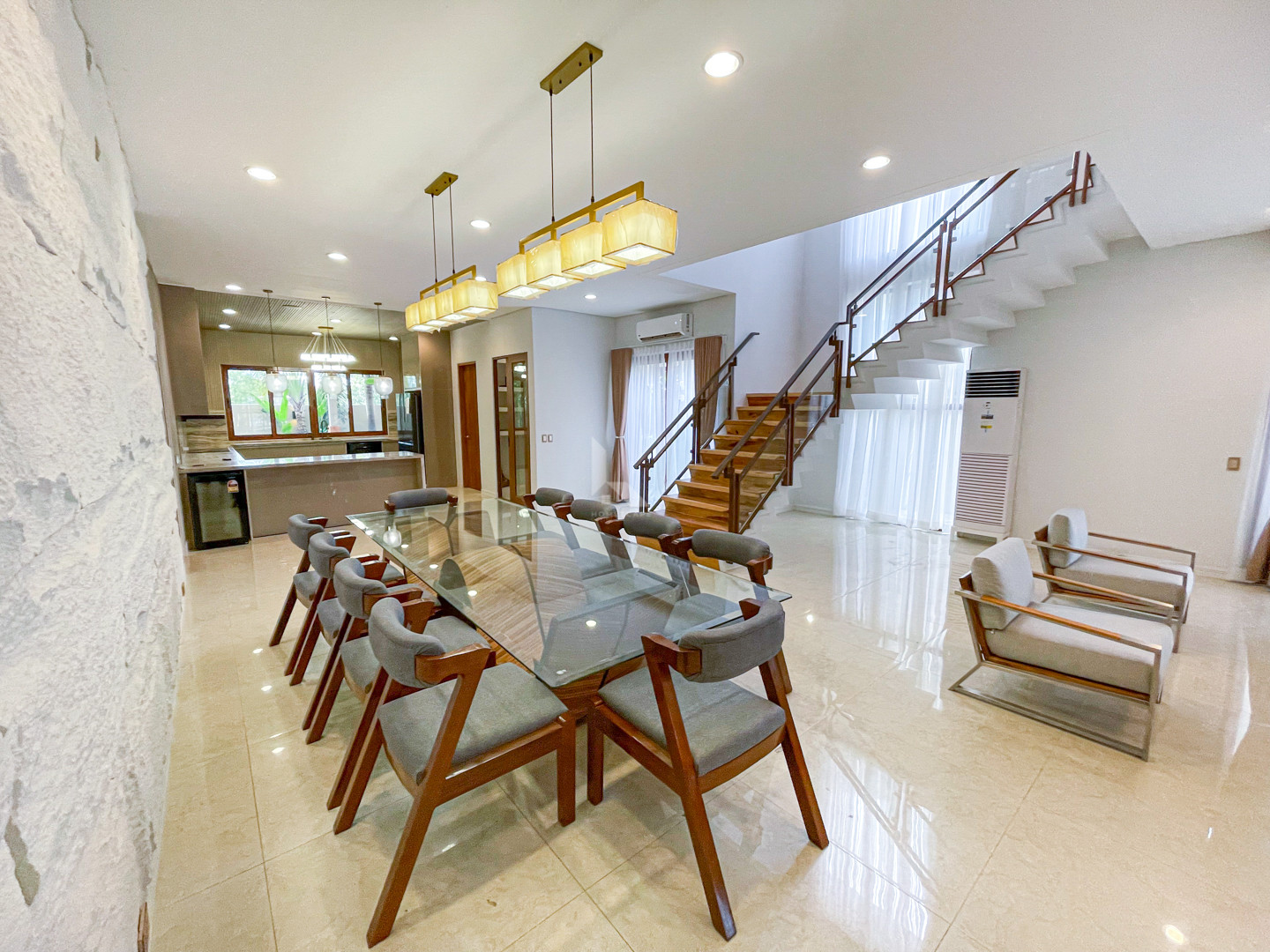 Classy Contemporary House and Lot For Sale in Portofino Heights photo 5