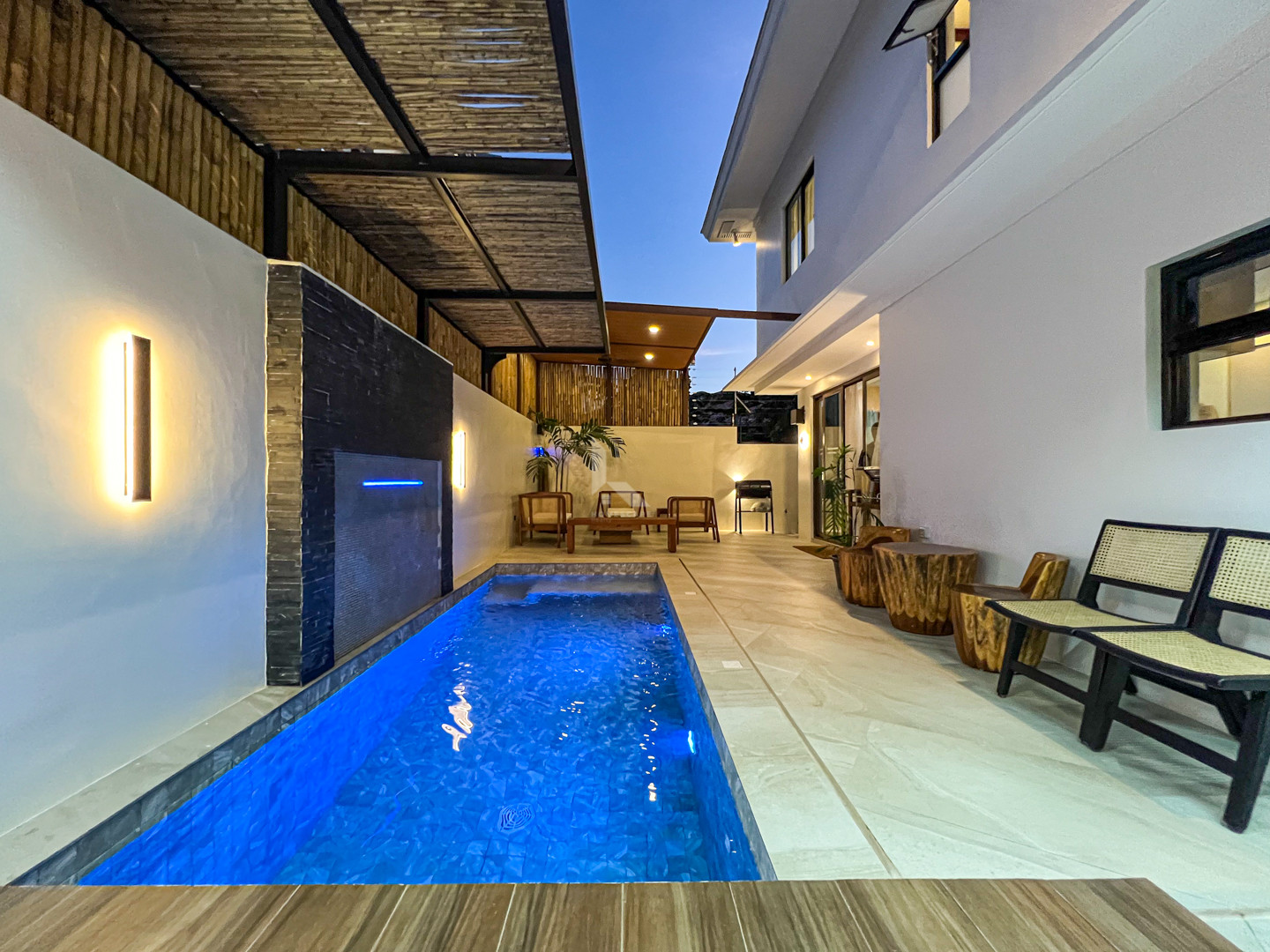 Cozy Fully Furnished Modern Tropical House and Lot For Sale photo 1