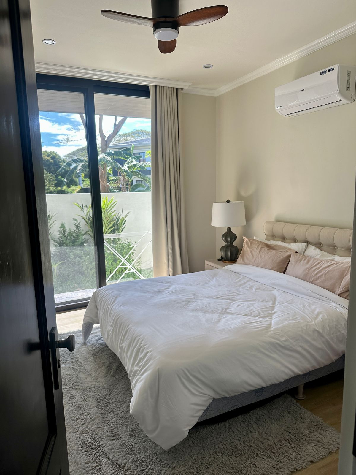 Explore this Elegant 4-Bedroom House in Salitran photo 5