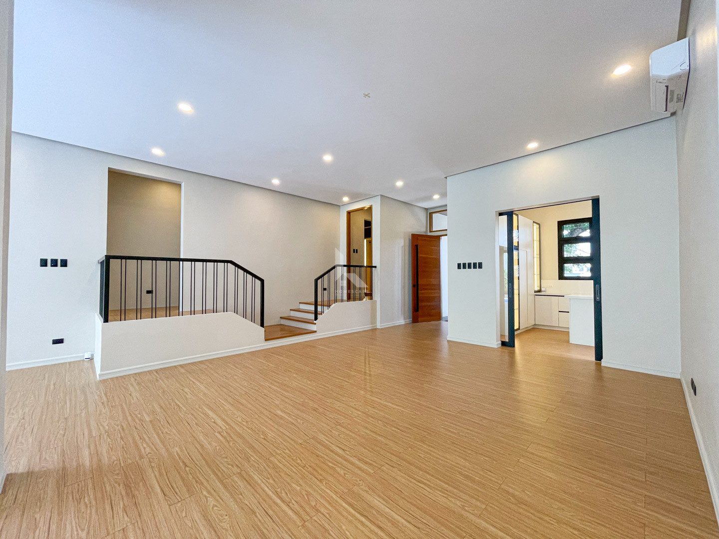 Cozy Newly Renovated Modern Bungalow House and Lot For Sale photo 3