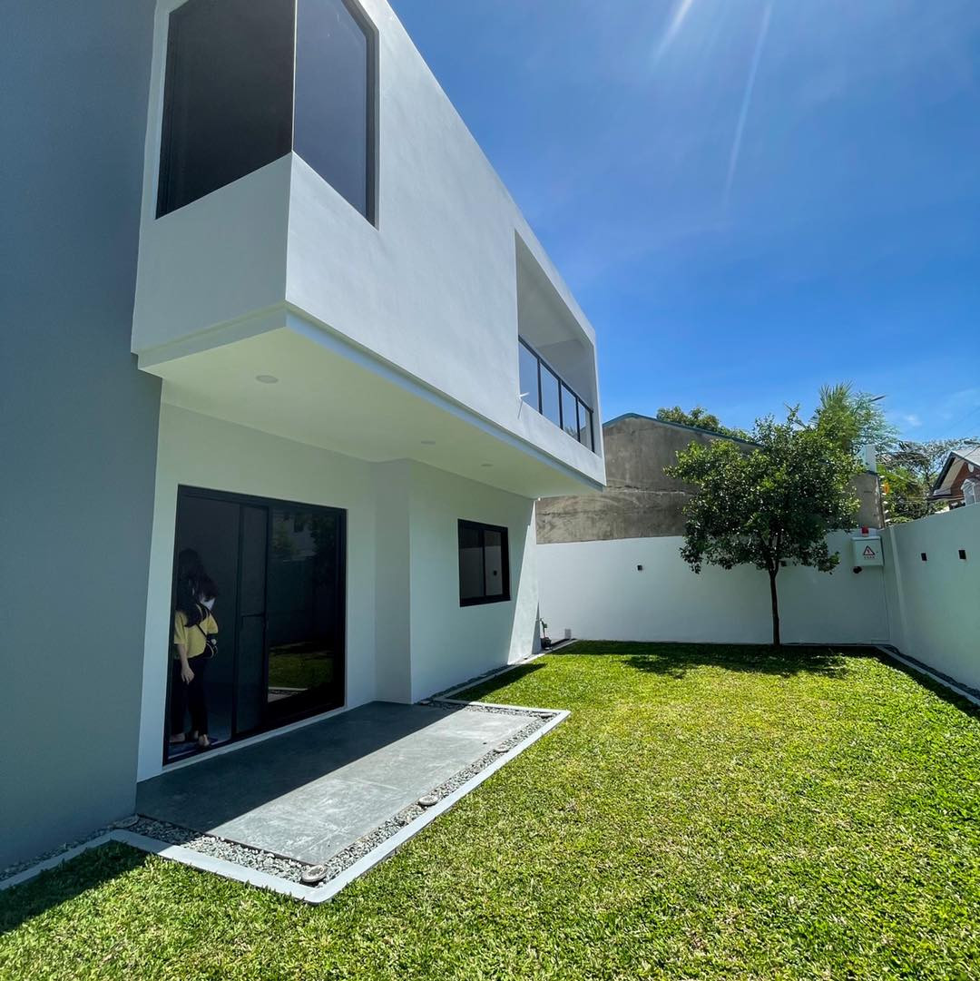 Corner Modern Tropical Home for sale in BF Resort Village, Las Piñas City photo 2