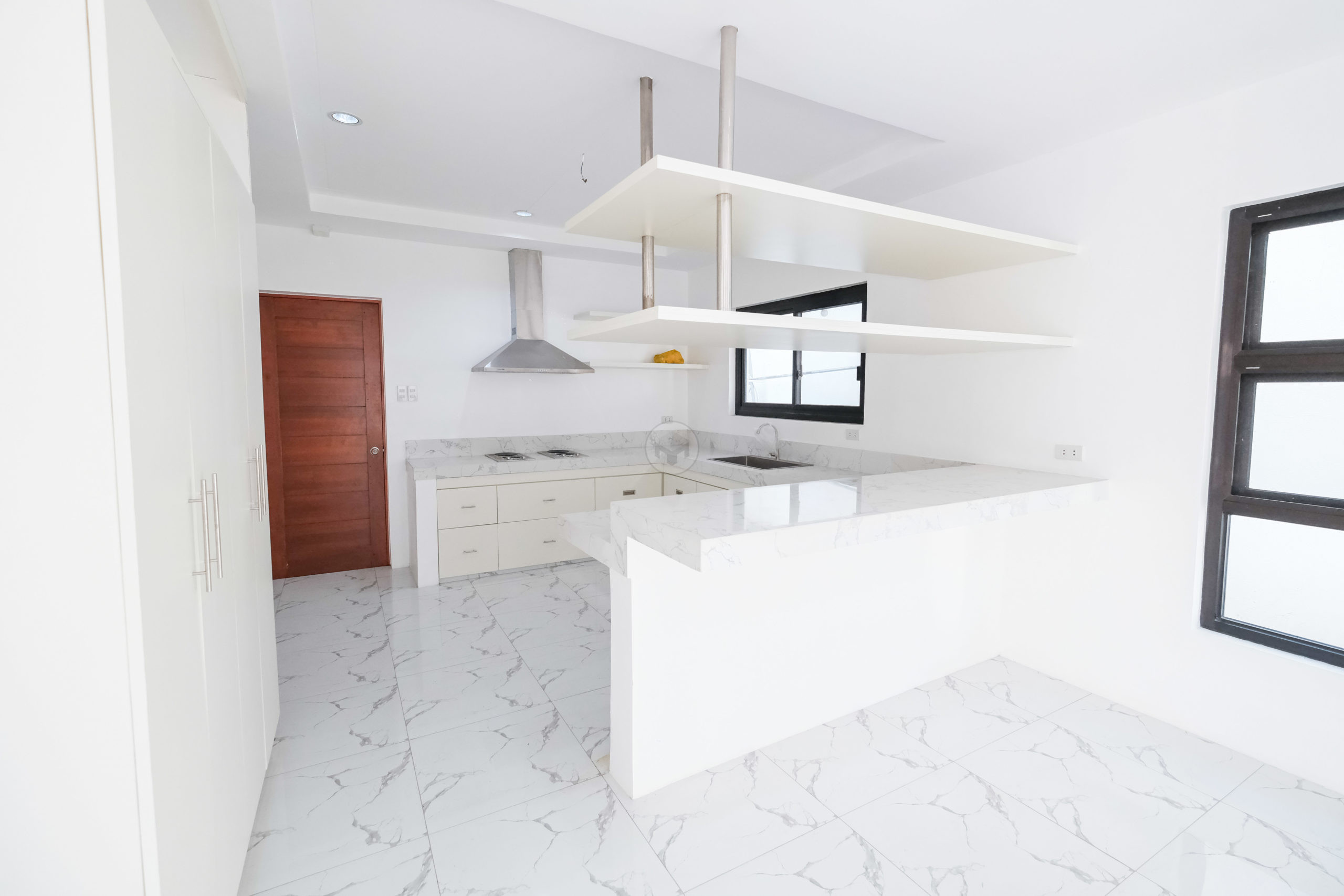 Modern 4-Bedroom House and Lot photo 5