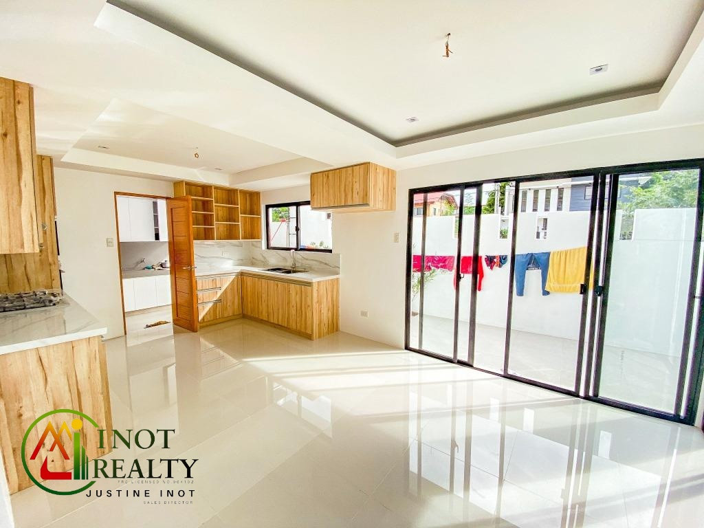 Elegantly Finished Single attached House and Lot photo 4
