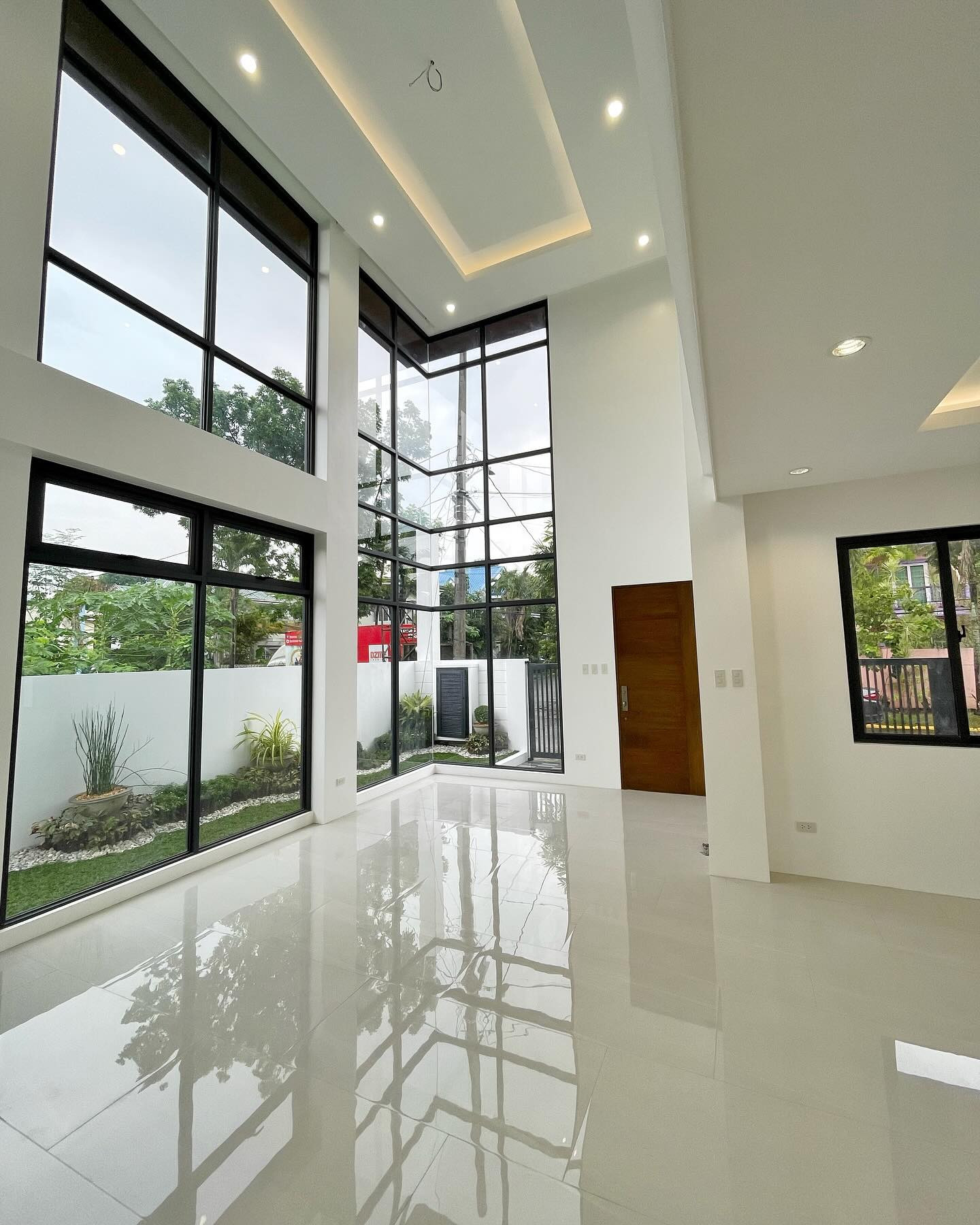 Brand New Modern Contemporary House in Filinvest, Batasan Hills Quezon City photo 3