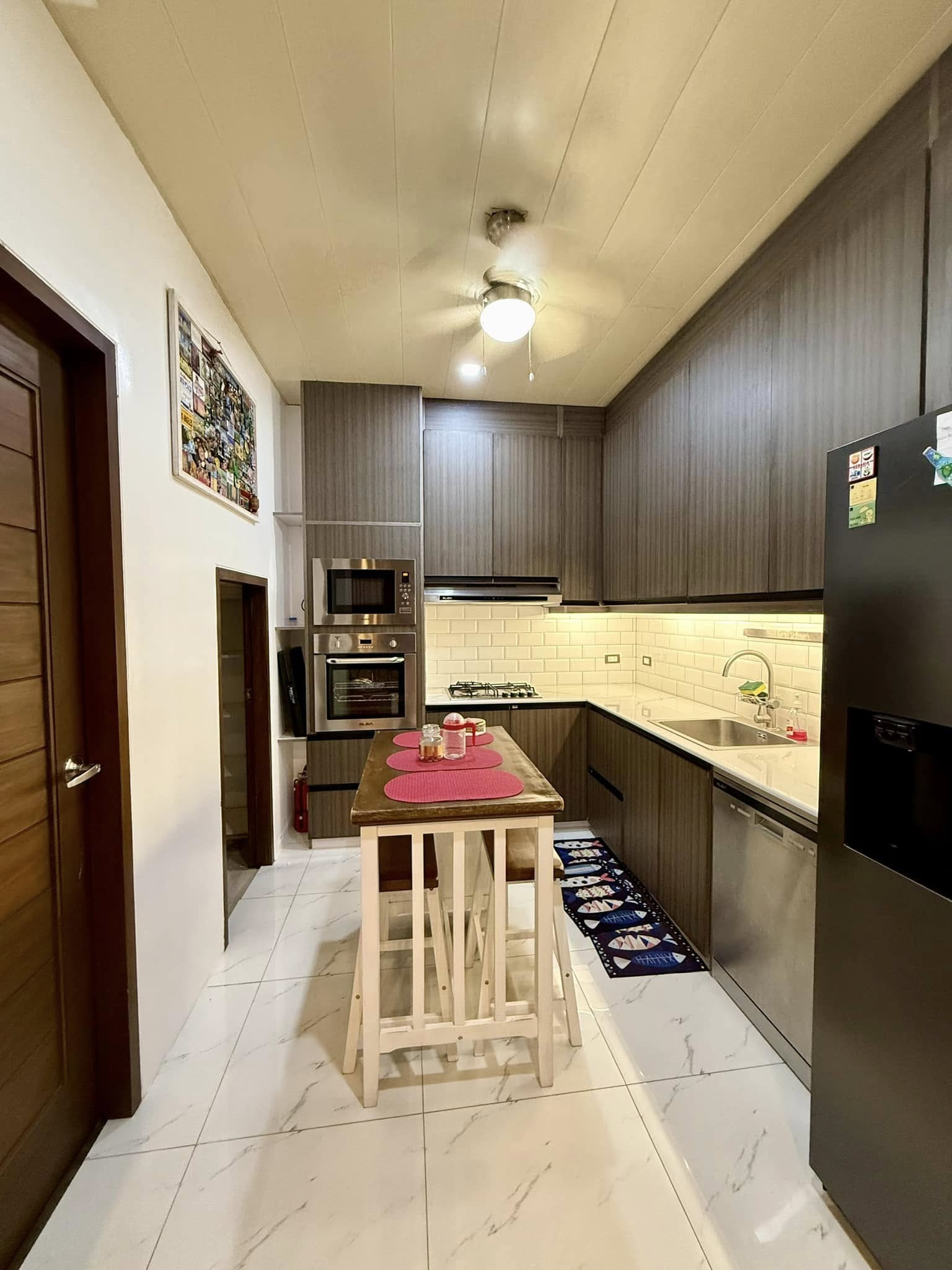 A Stylish 3 Storey House and Lot for Sale in The Sonoma photo 5