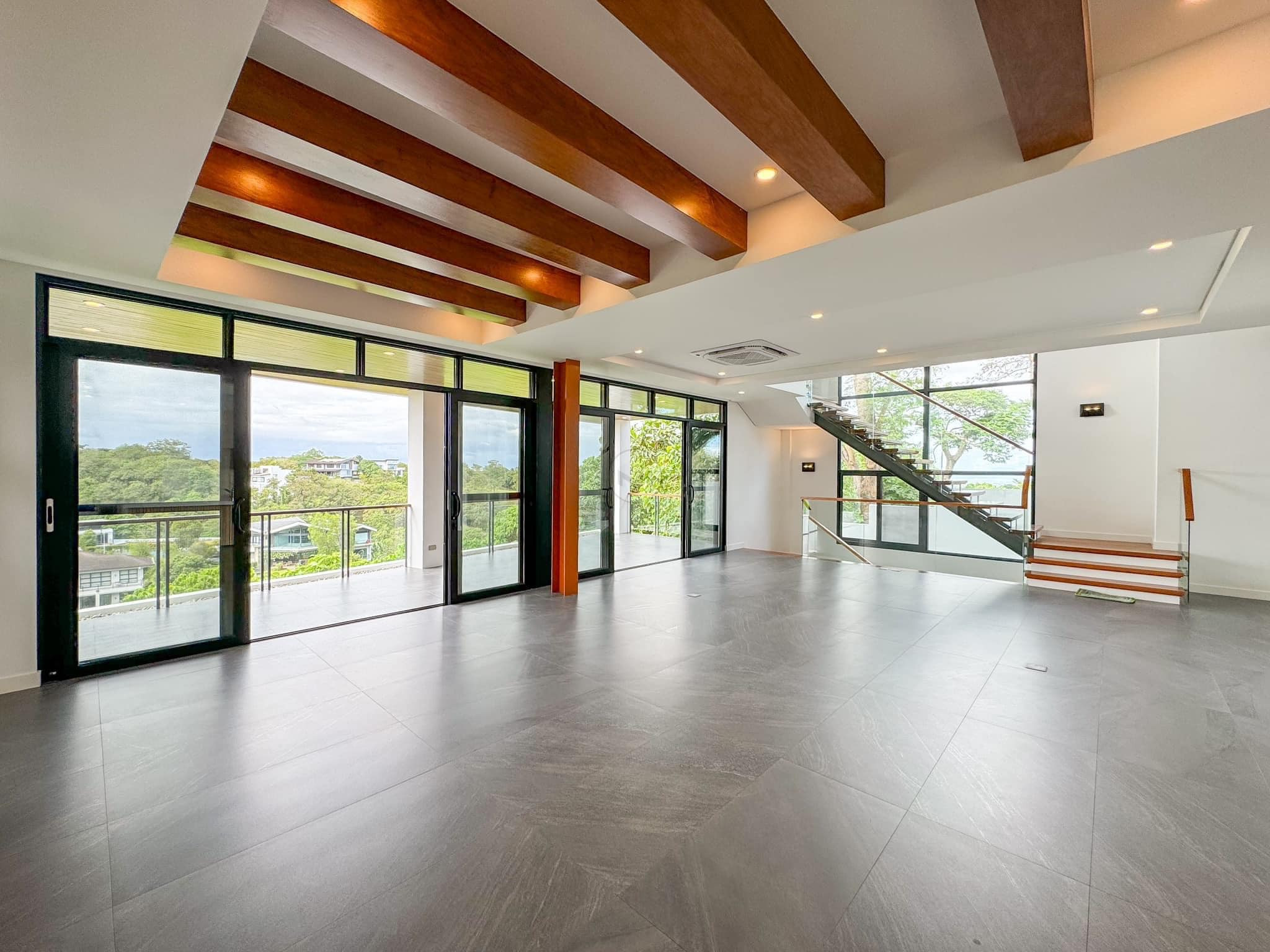 An Enchanting 4 Bedroom House and Lot for Sale photo 3