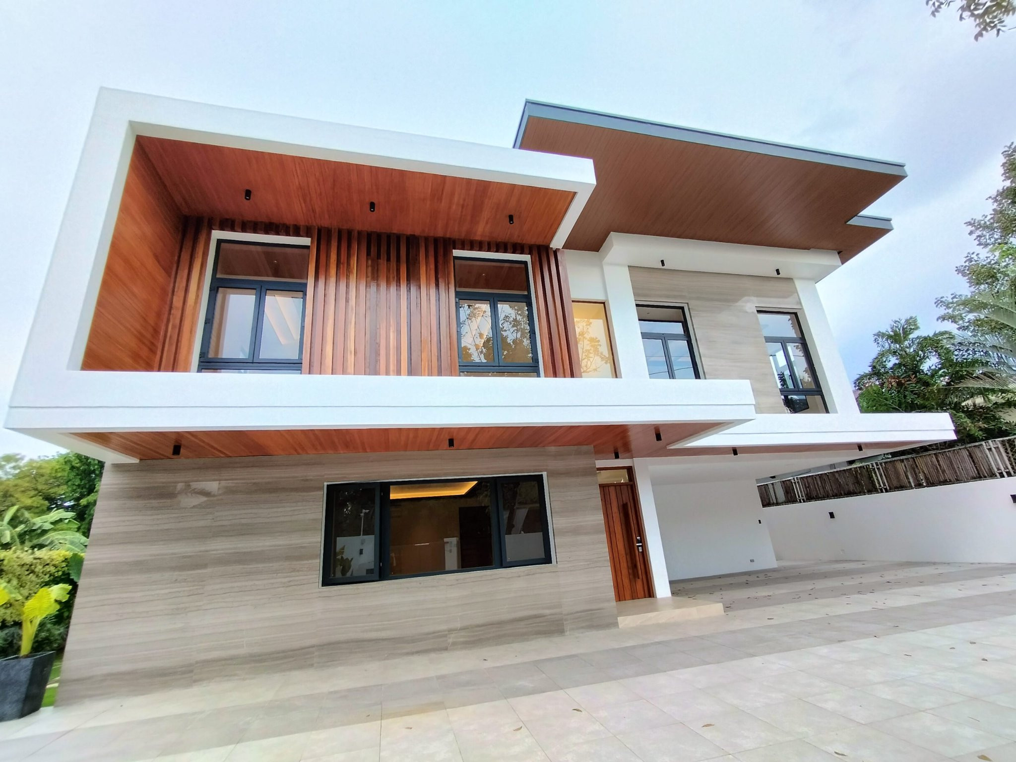 Ultra Modern Luxury Home For Sale in Ayala Alabang photo 2