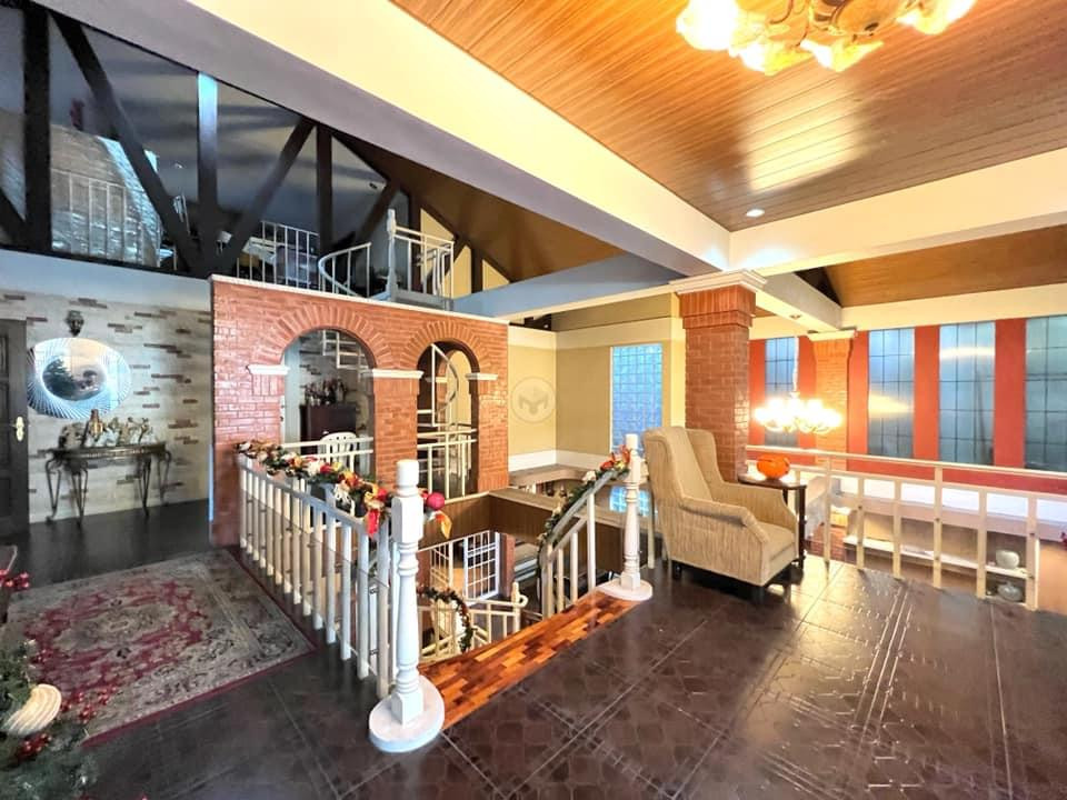 House for sale Whiteplains Area photo 3
