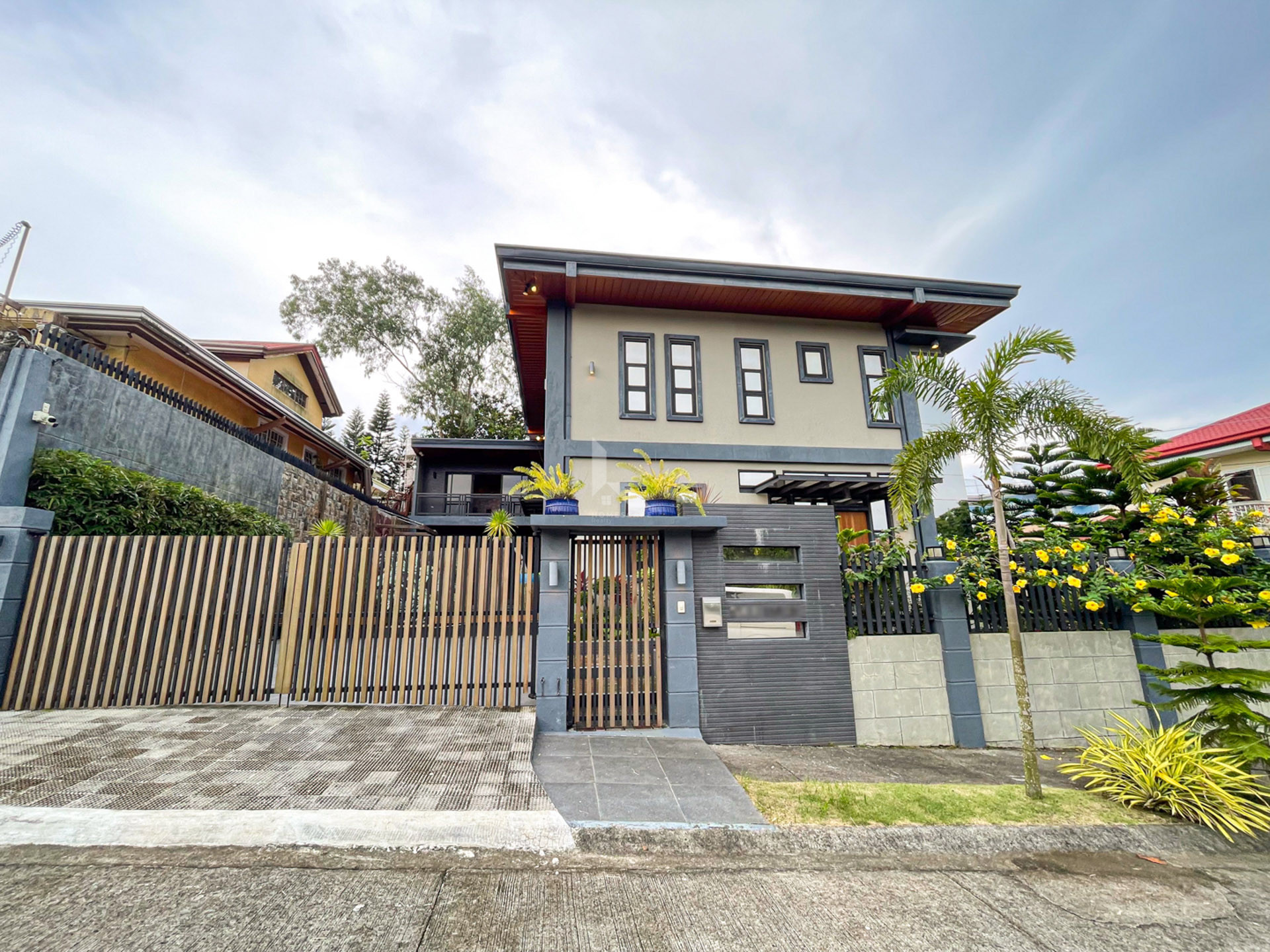 Furnished Modern Tropical Corner House and Lot in Tagaytay Country Homes photo 1