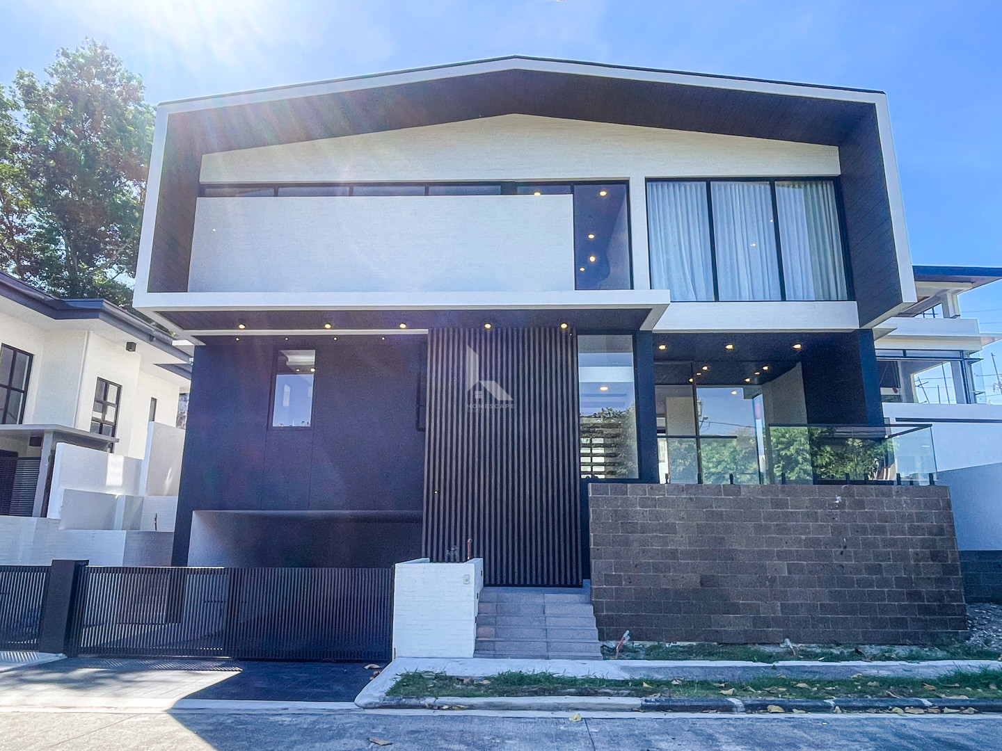 Classy Modern Contemporary House and Lot For Sale in Lindenwood Residences, photo 1