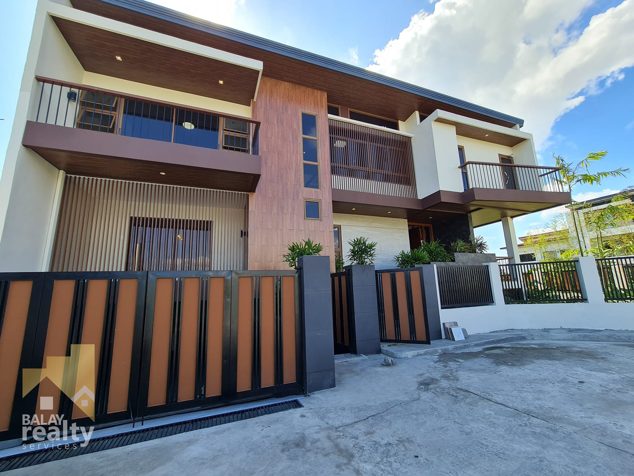 ELEGANT HOUSE AND LOT FOR SALE IN GREENWOODS TAYTAY NEAR CAINTA, PASIG AND BGC photo 1