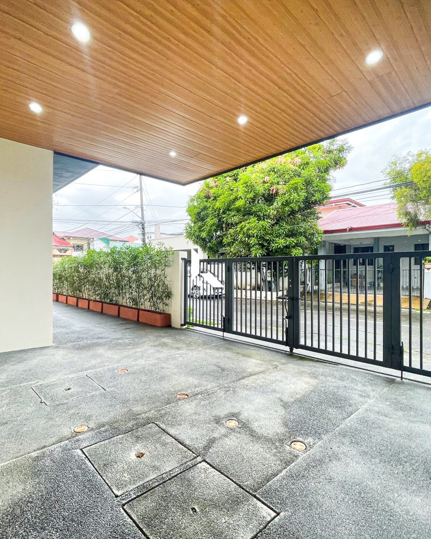 Superb Modern Contemporary House and Lot For Sale photo 2