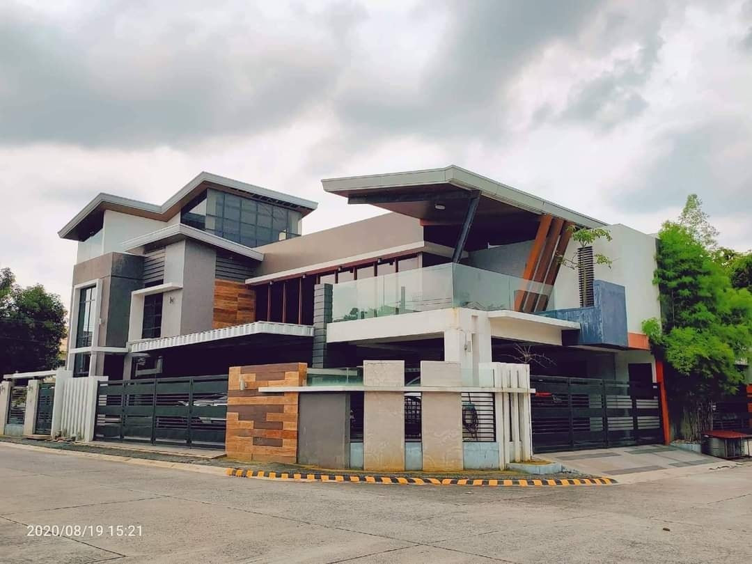 MODERN THREE STOREY HOUSE FOR SALE photo 1