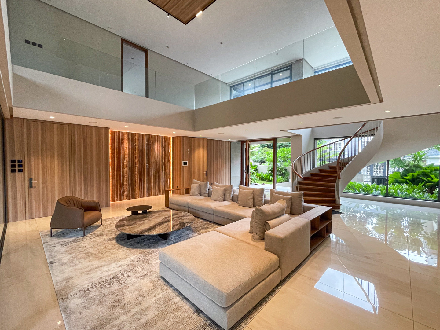 Luxurious Modern Tropical House and Lot in Ayala Alabang Village photo 3