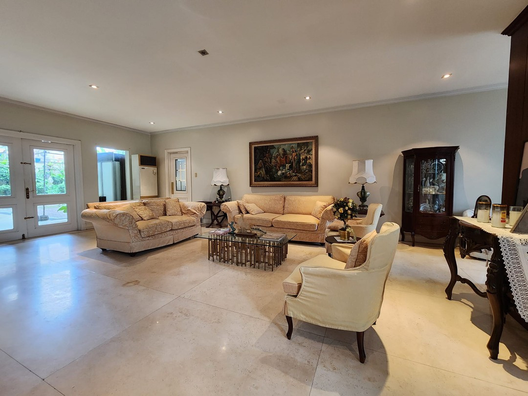 Inside of a Stately Glorious House and Lot for Sale in San Juan photo 4
