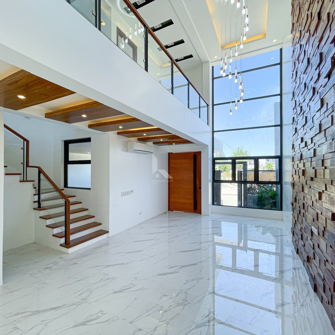 Sophisticated Modern Industrial House with Swimming Pool For Sale photo 1