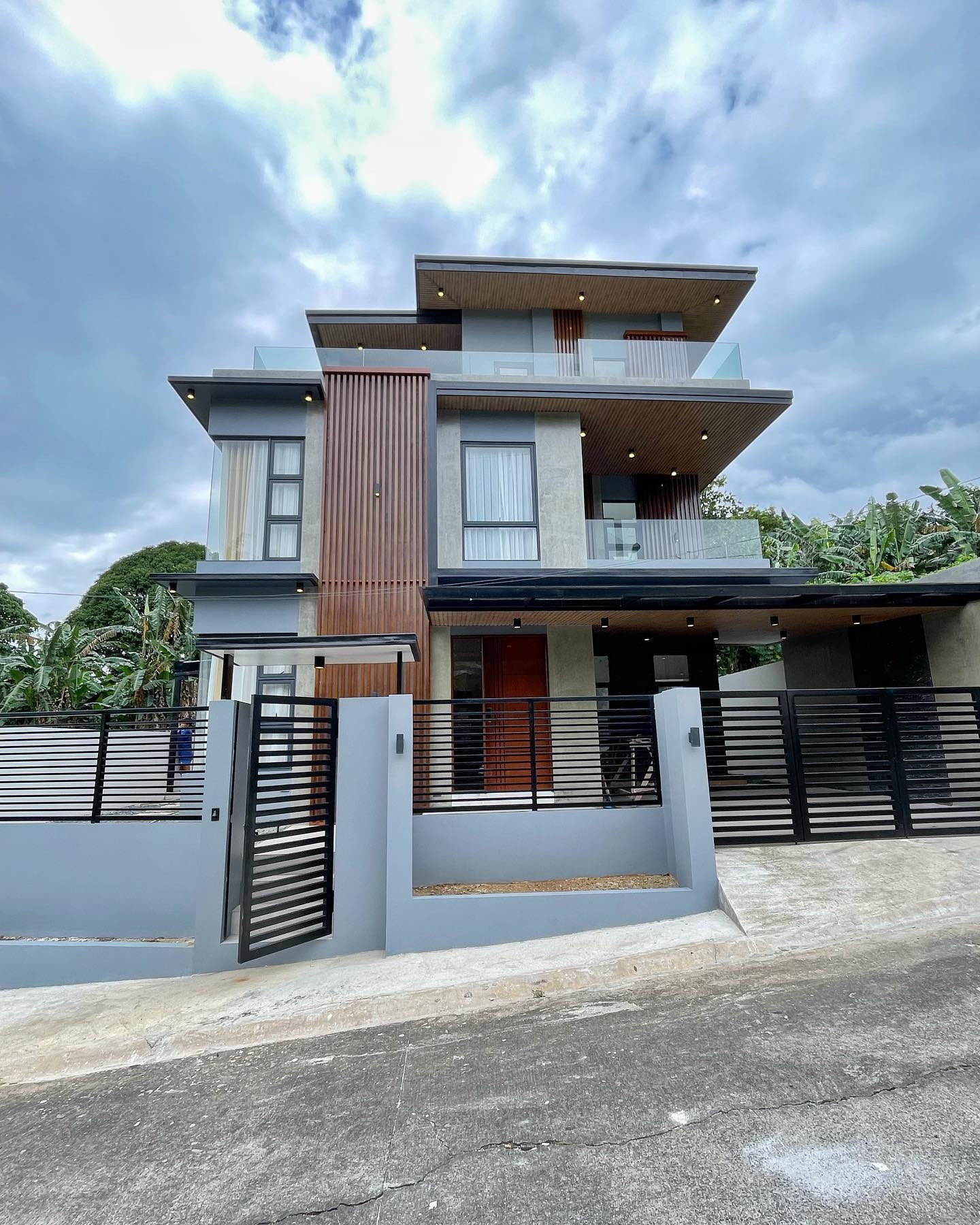 Beautiful Brand New Owner’s Built House for Sale photo 1