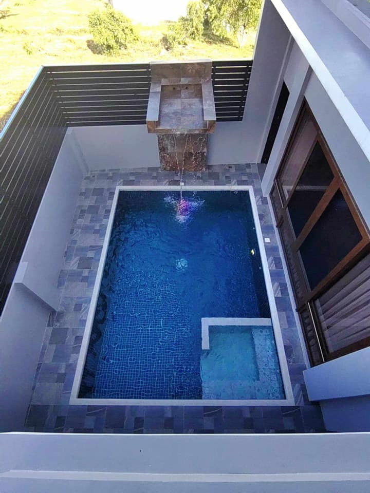 Overlooking House with Swimming Pool in Talisay Cebu photo 2