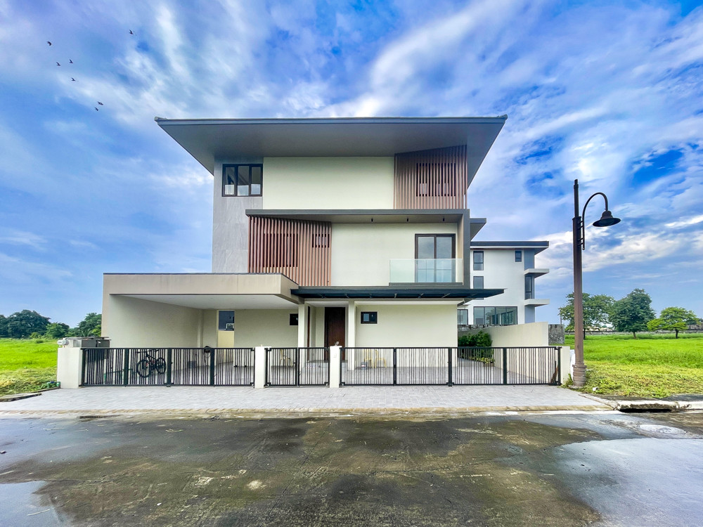Alabang West photo 1