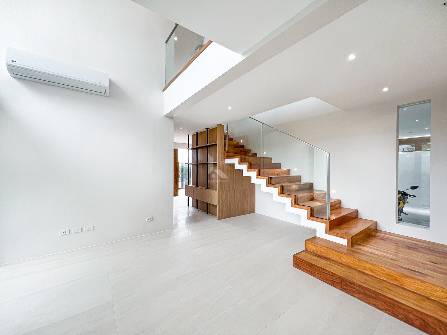 Breathtaking Modern Contemporary House and Lot For Sale in Tivoli Royale photo 4