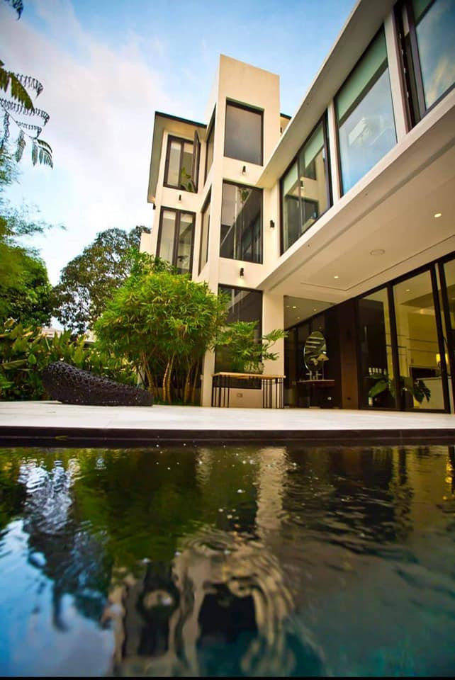 ELEGANT HOUSE FOR SALE IN SAN LORENZO VILLAGE MAKATI CITY photo 1
