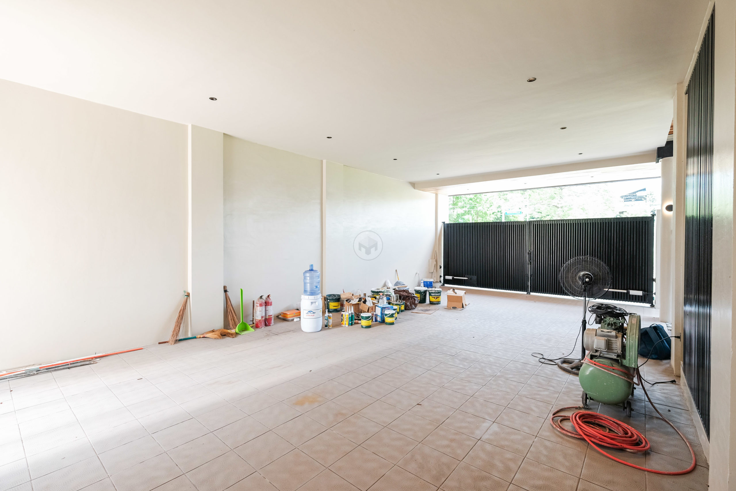 Outstanding 5-Bedroom House and Lot photo 2