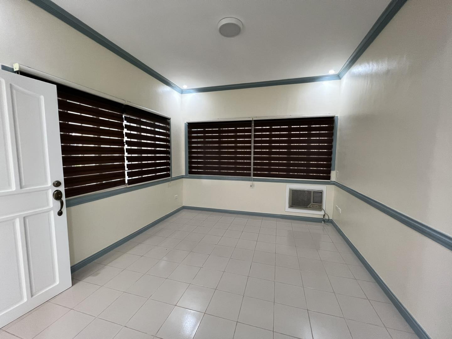 NEWLY RENOVATED BUNGALOW HOUSE AND LOT photo 5