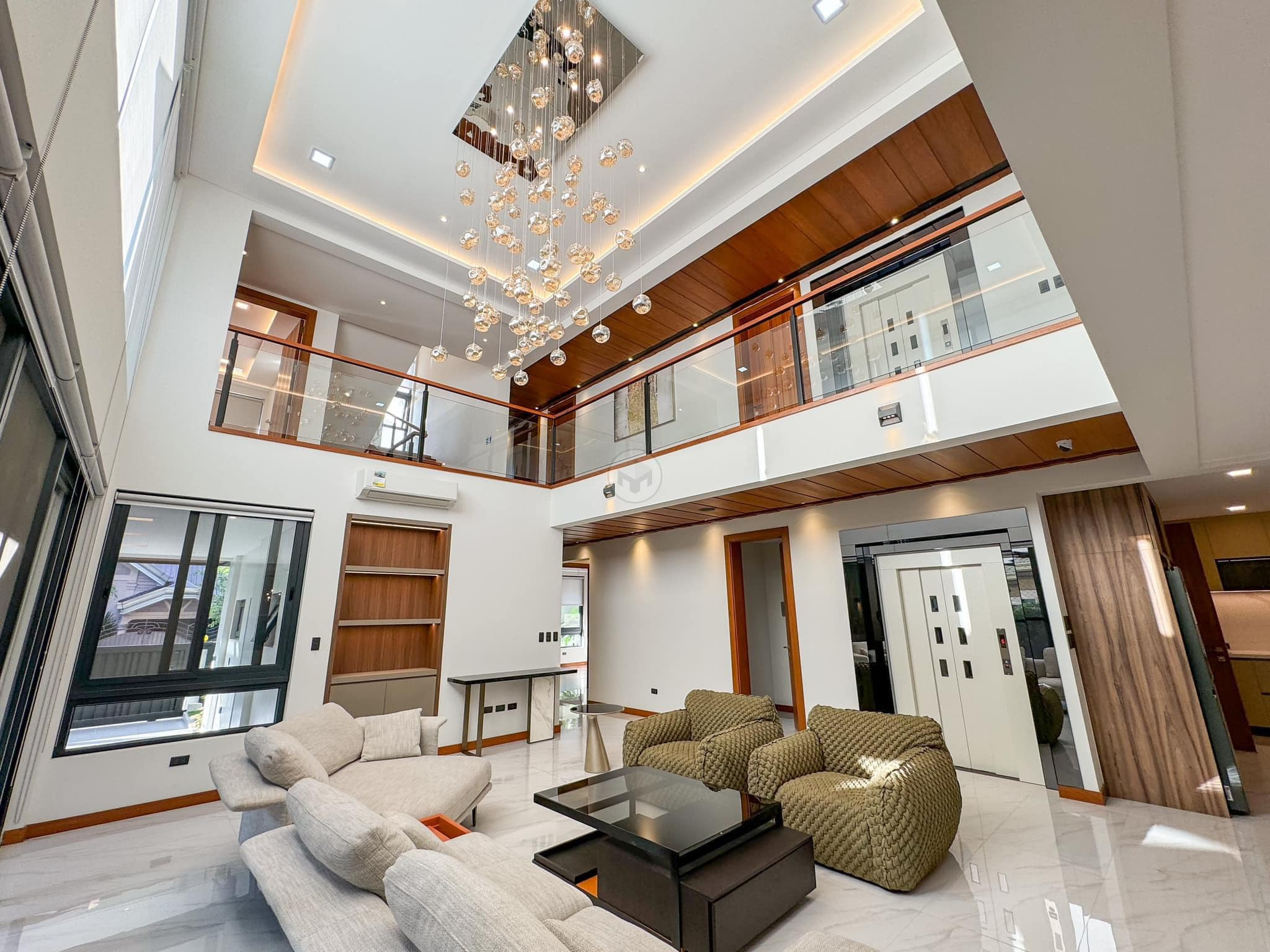 An Outstanding 7 Bedroom Home for Sale in Congressional Ave. photo 3