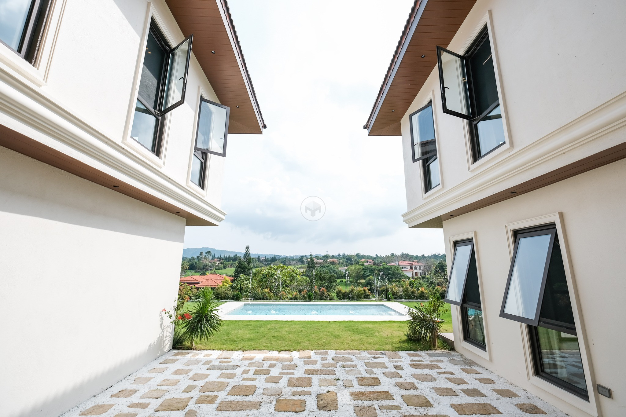 Amazing 5-Bedroom House for Sale in Tagaytay City photo 1