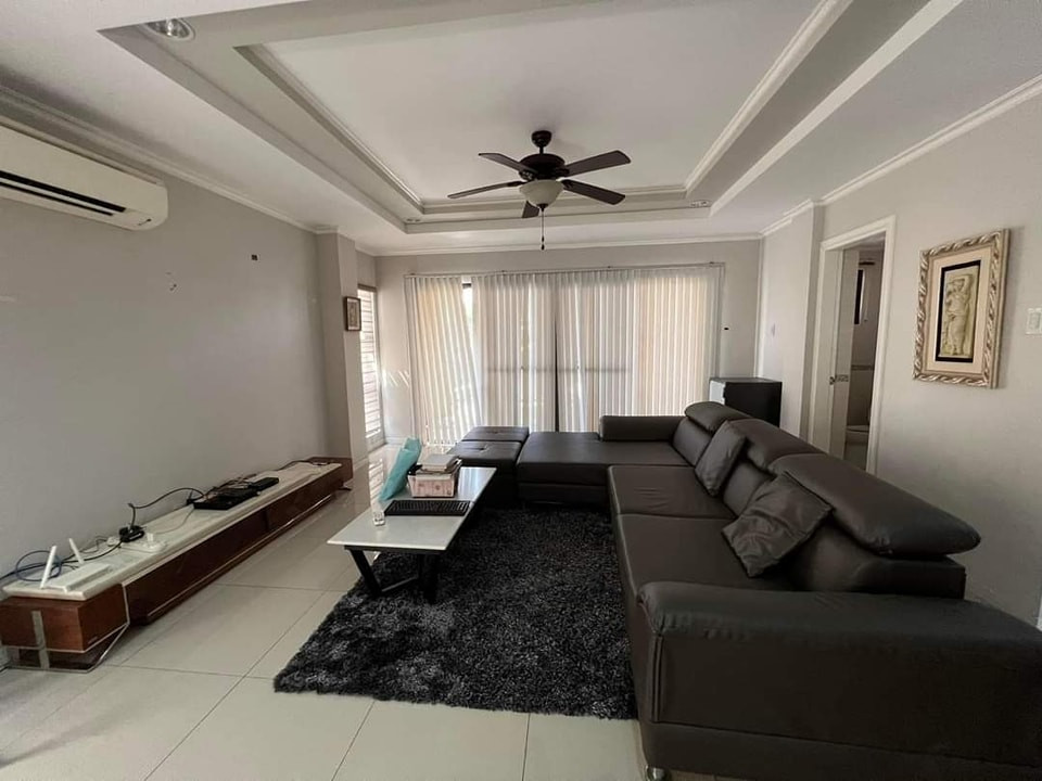 Contemporary House for Sale photo 1