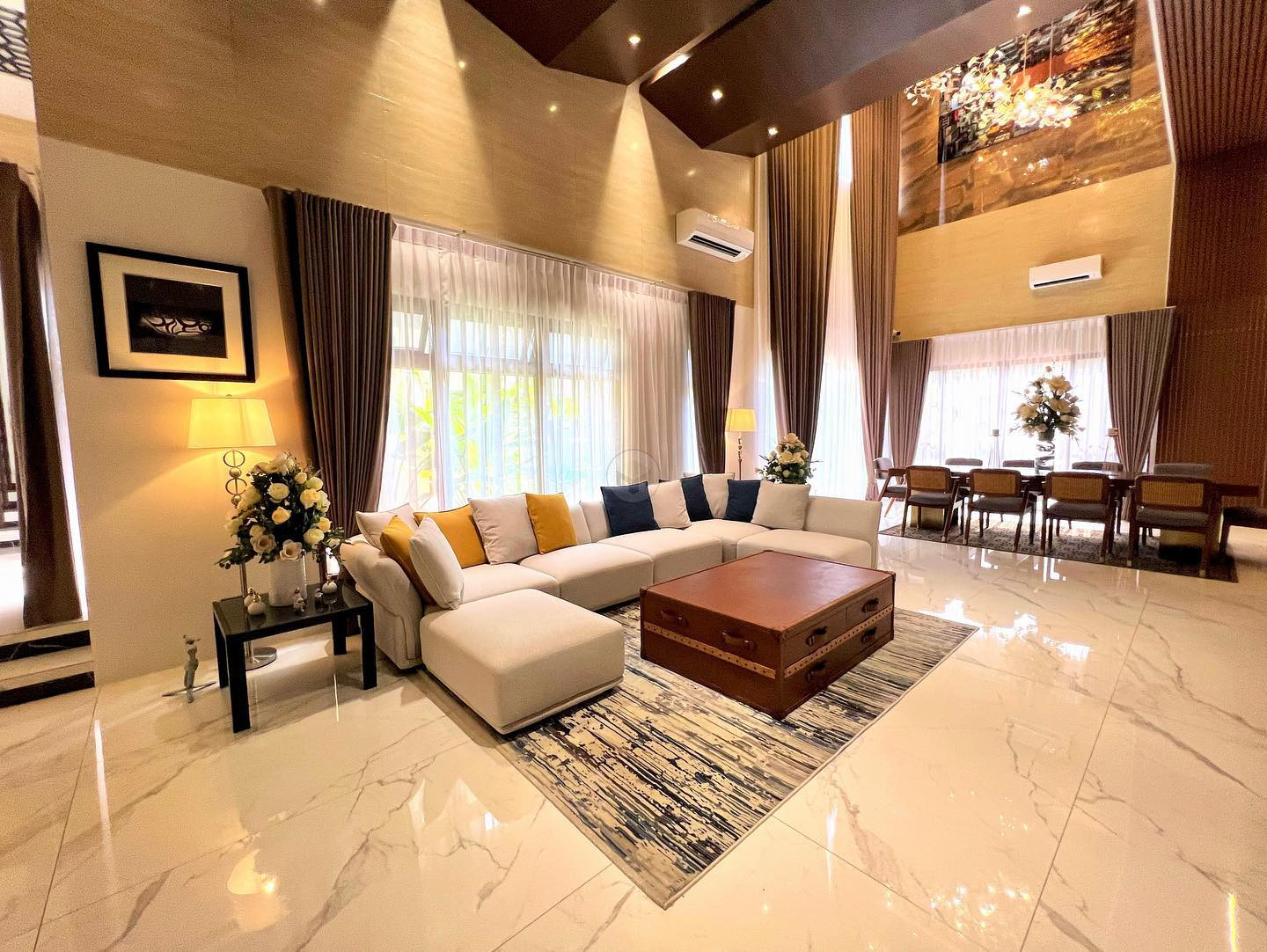 A Statuesque Designer Home in Multinational Village photo 5