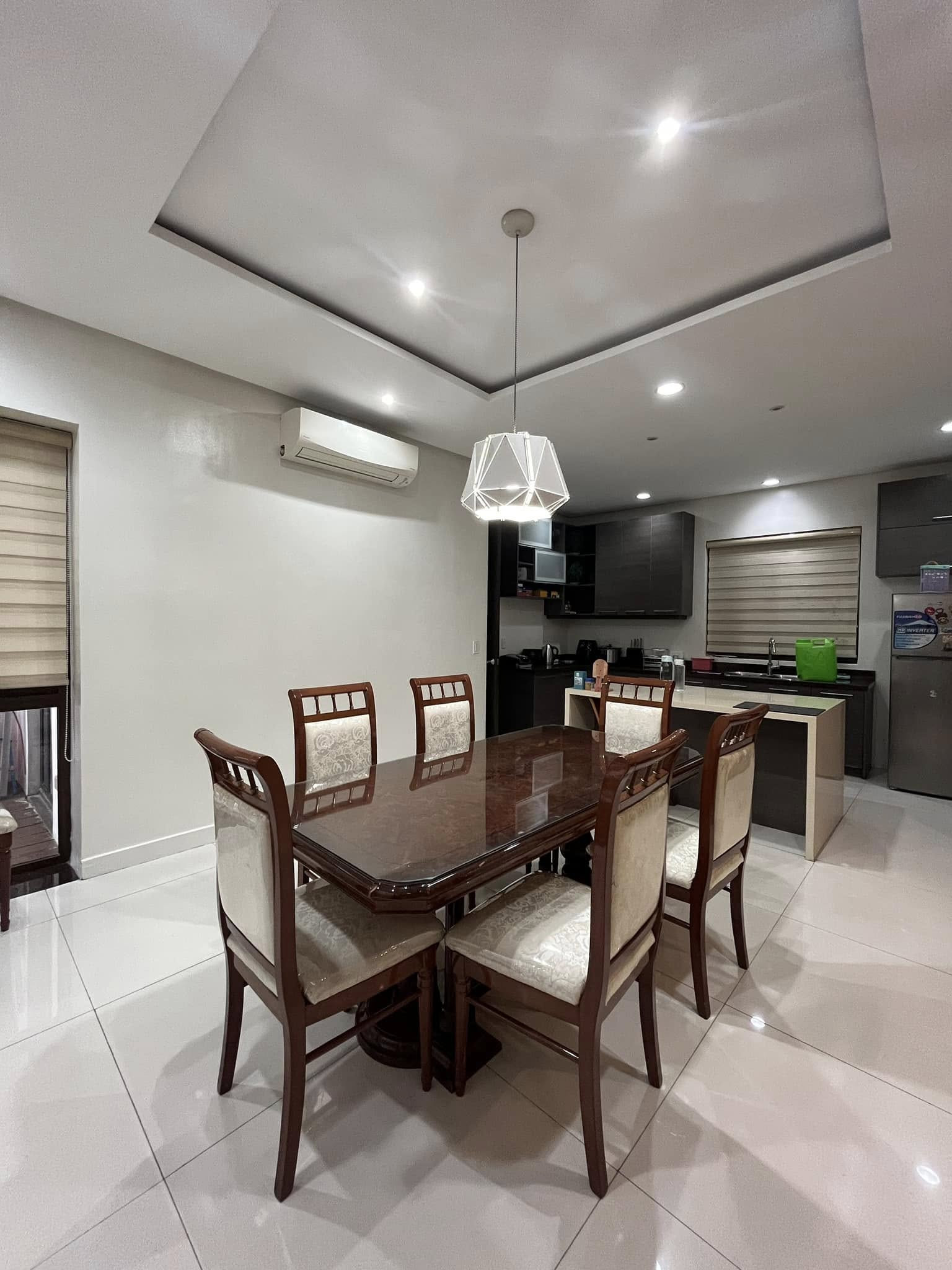 Own this Pre-Owned Single Detached Unit in New Manila photo 5