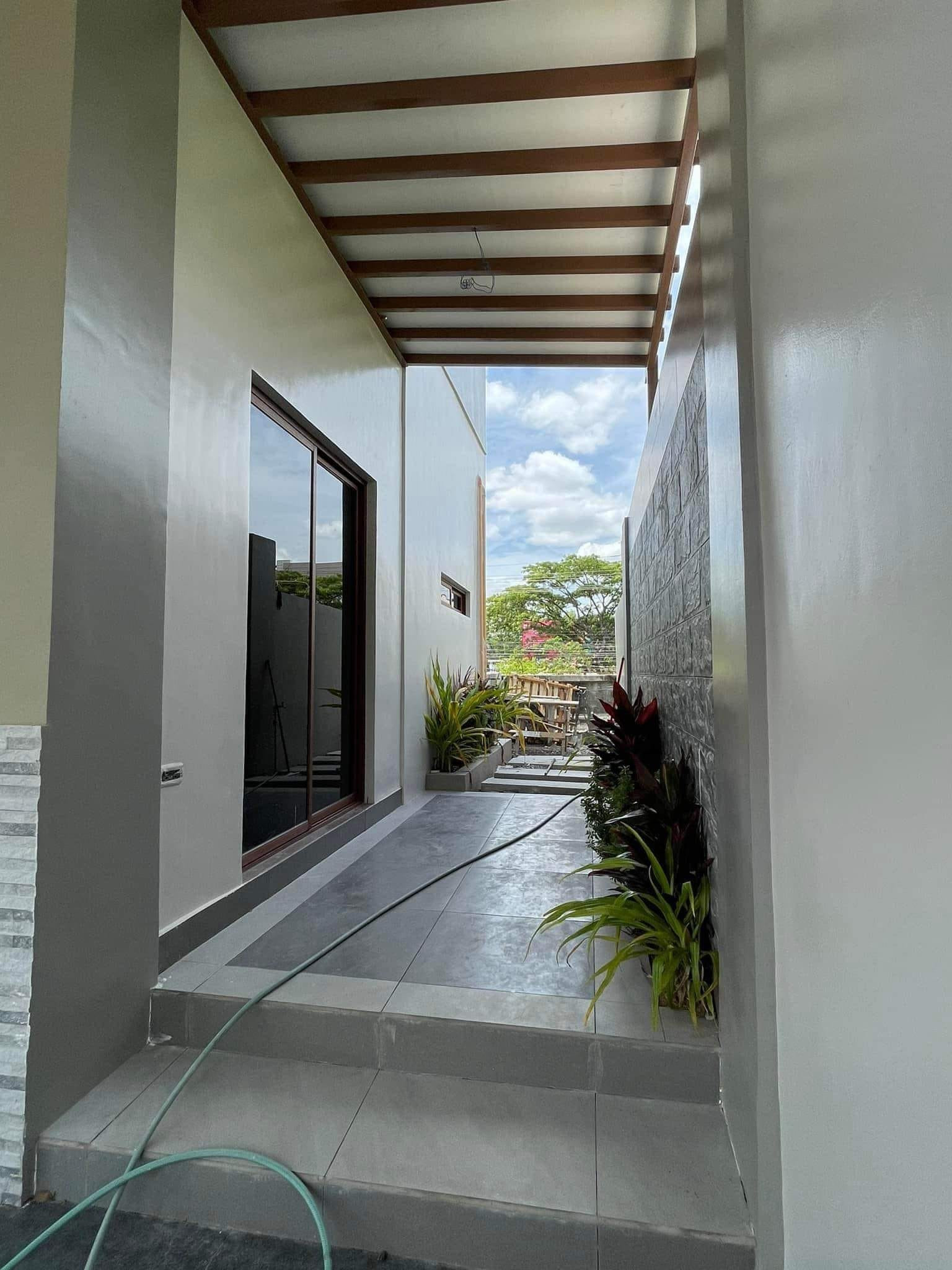 This stunning design house and lot is for sale photo 2