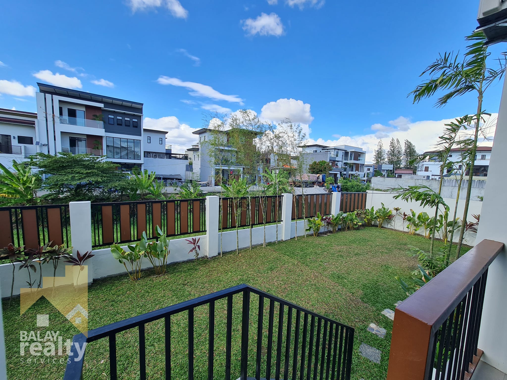 ELEGANT HOUSE AND LOT FOR SALE IN GREENWOODS TAYTAY NEAR CAINTA, PASIG AND BGC photo 2
