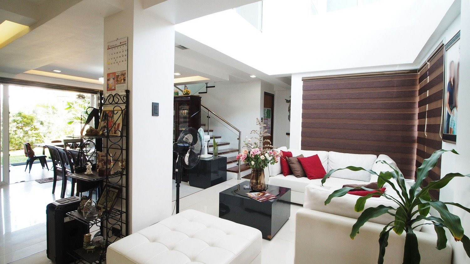 2-Storey Lovely Home with Roofdeck and Basement photo 2
