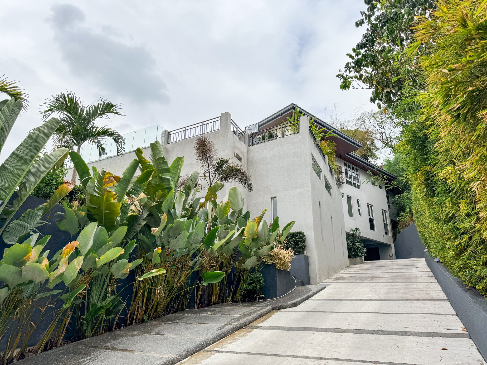A Rare Gem for Sale in Loyola Grand Villas, Quezon City photo 3