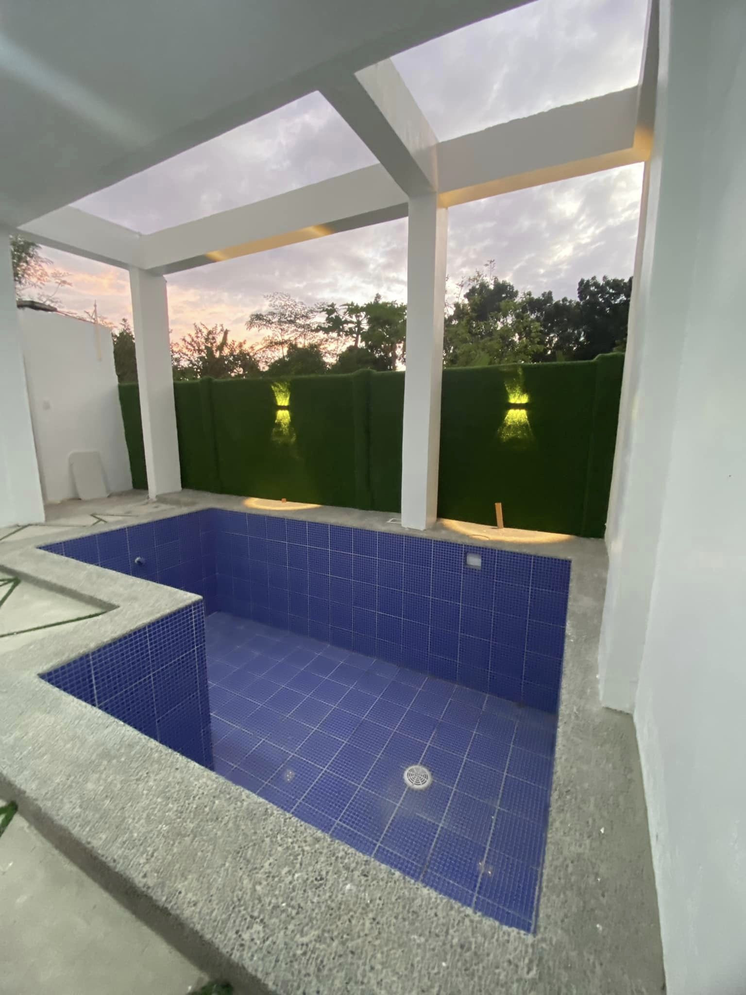 MODERN CONTEMPORARY TWO STOREY HOUSE WITH POOL photo 1