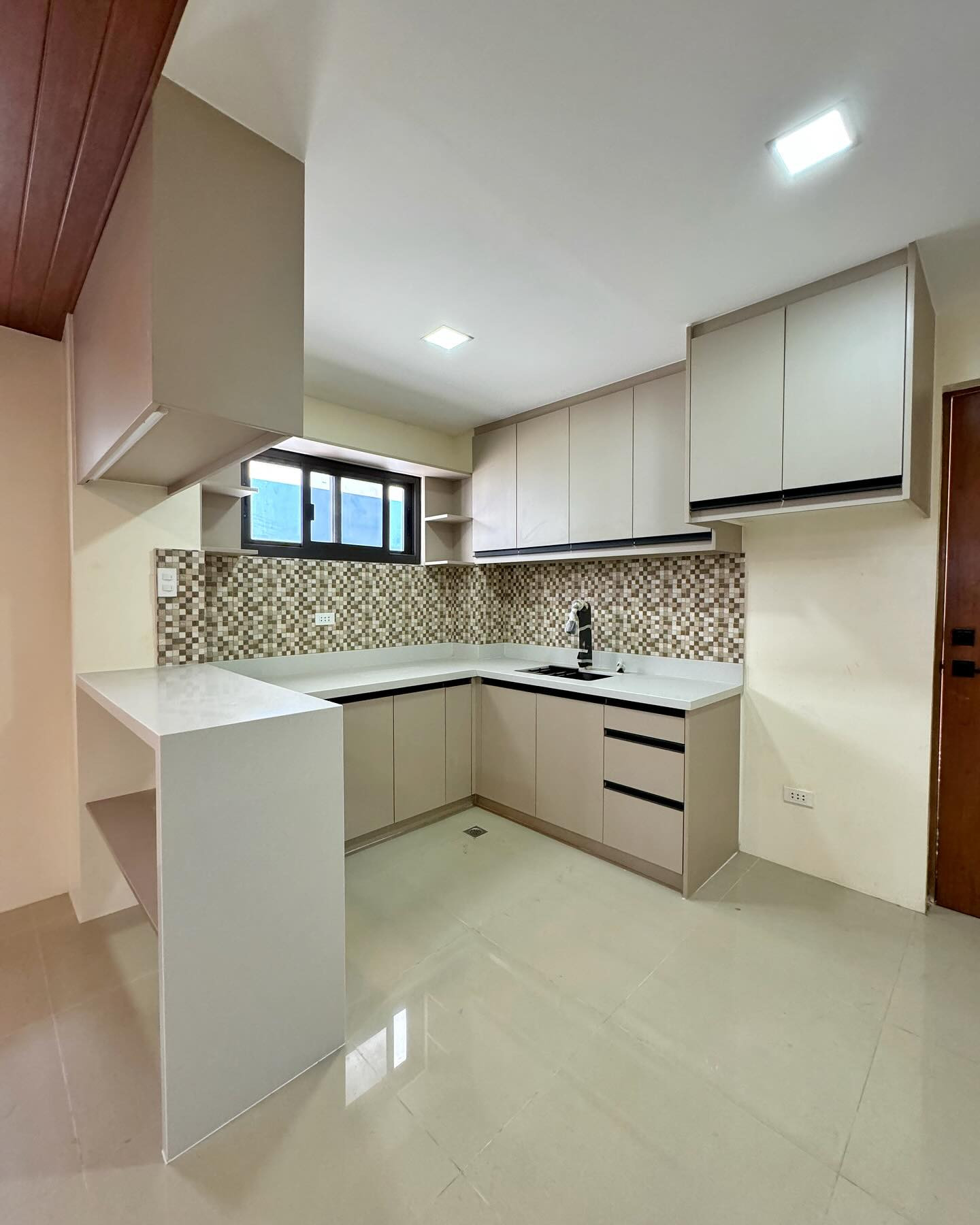 Brand New 7-bedroom House for Sale in Greenwoods Executive Village photo 4