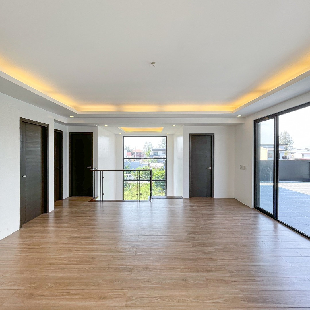 Impeccable Modern Industrial House and Lot For Sale photo 5