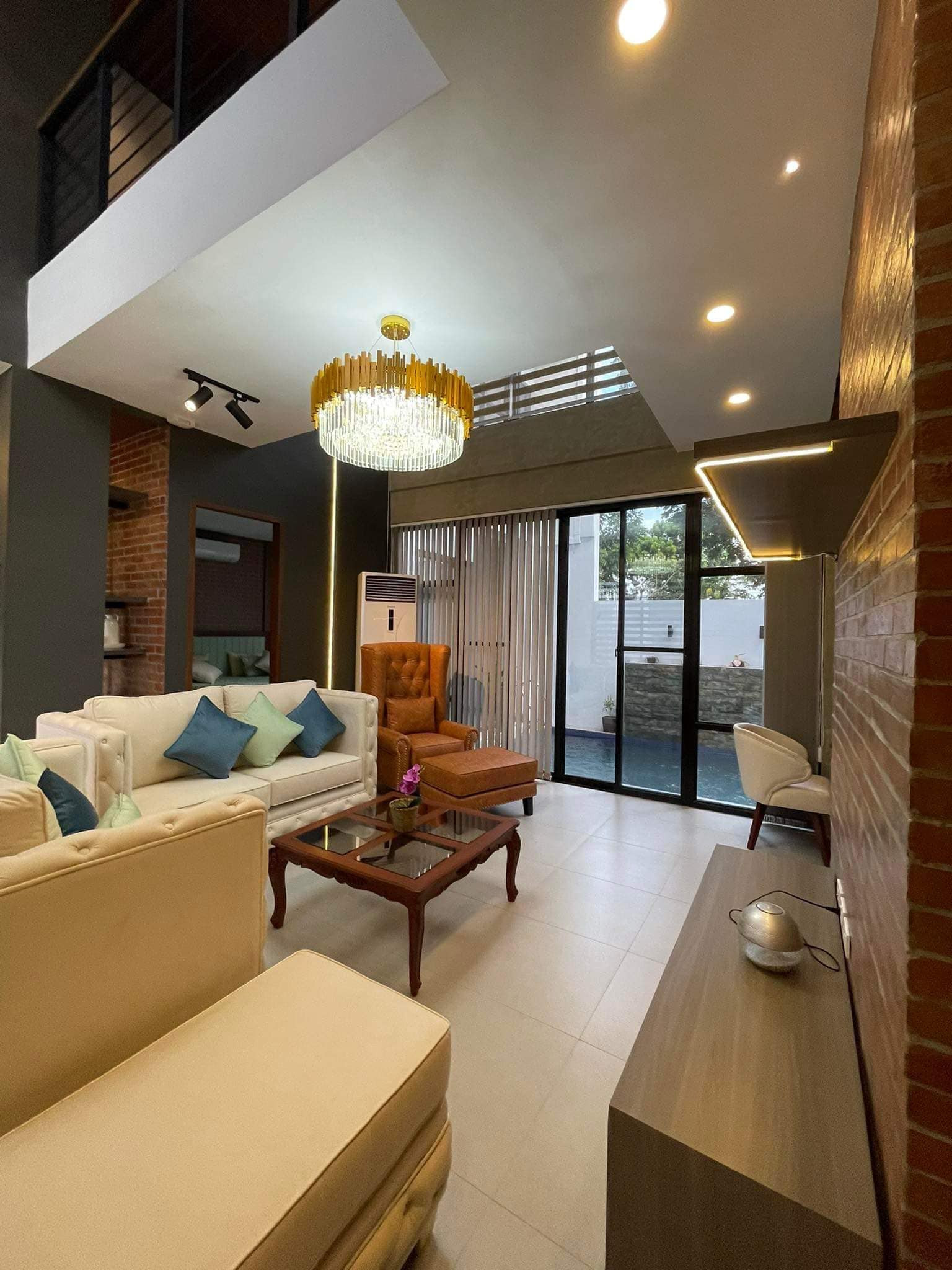 FOR SALE BRAND NEW MODERN INDUSTRIAL RETRO DESIGN WITH SAUNA AND POOL photo 3