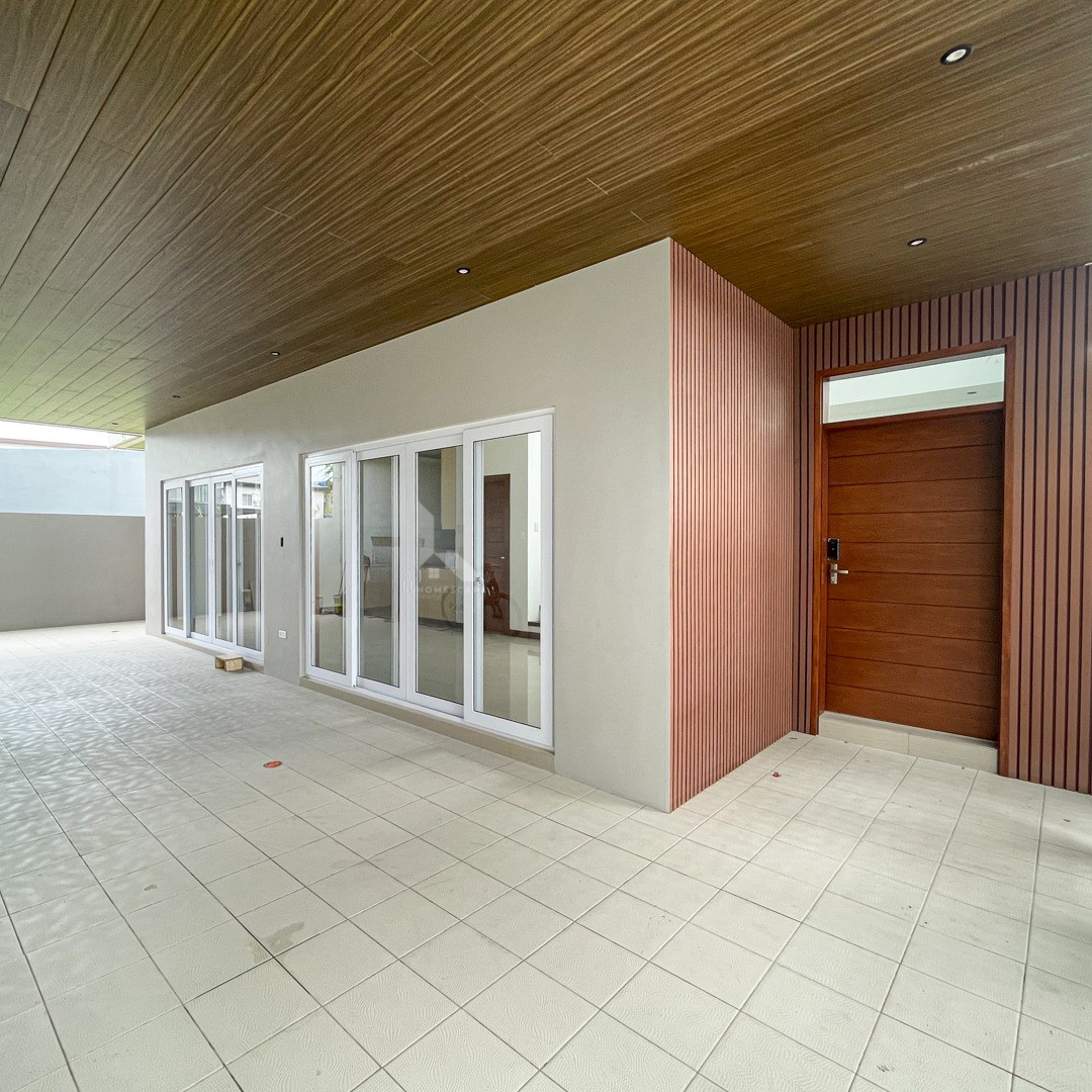 Warm and Cozy Modern Minimalist House and Lot For Sale photo 2