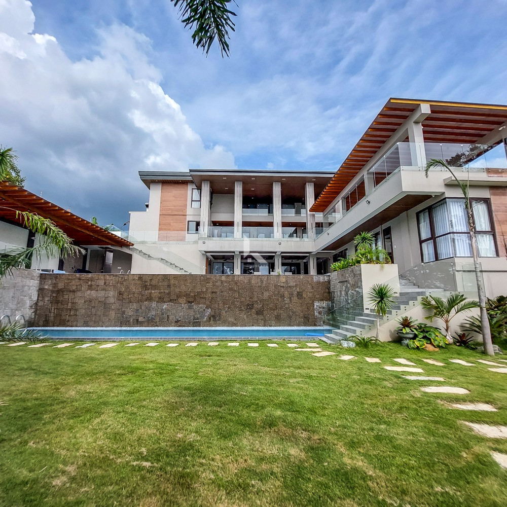 Massive Ultra-Modern Home with Gorgeous Panoramic City views for Sale photo 3