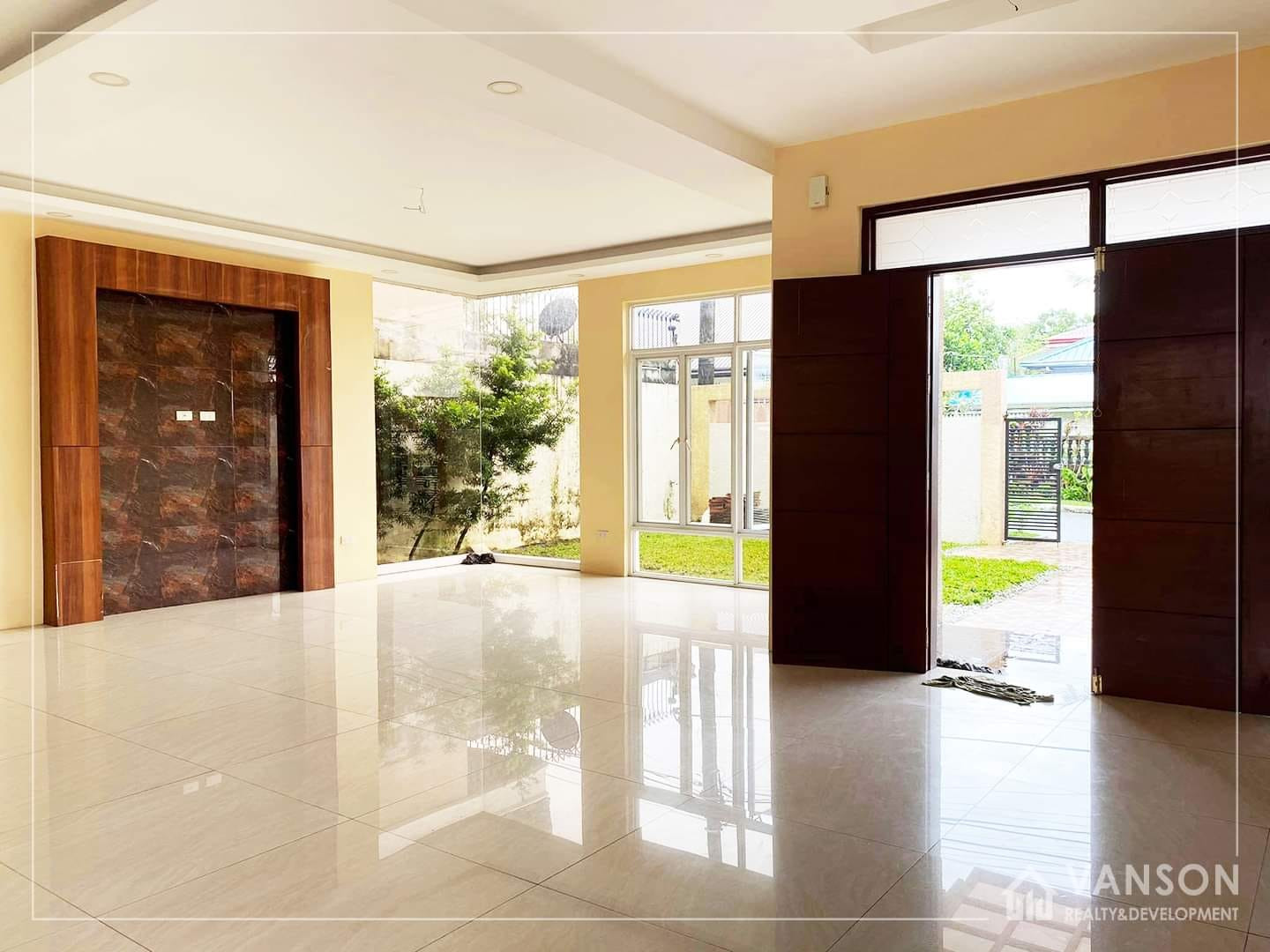 HOUSE AND LOT FOR SALE IN QUEZON CITY photo 2