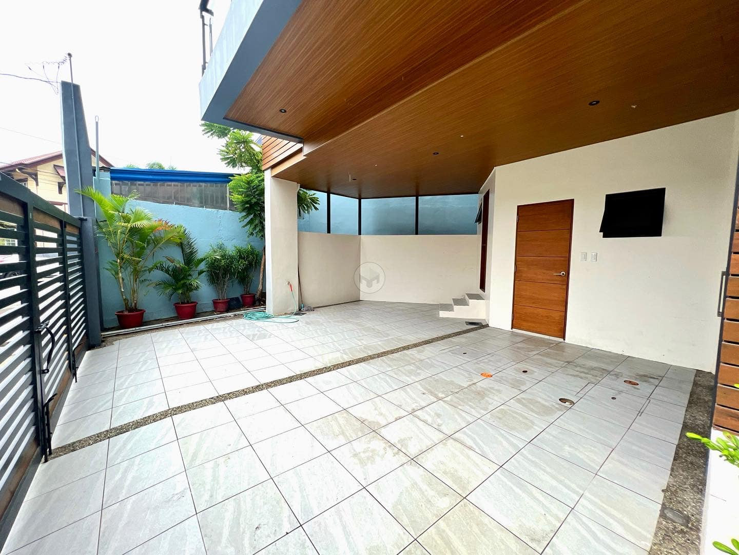 A Notable Gleaming House And Lot For Sale photo 2