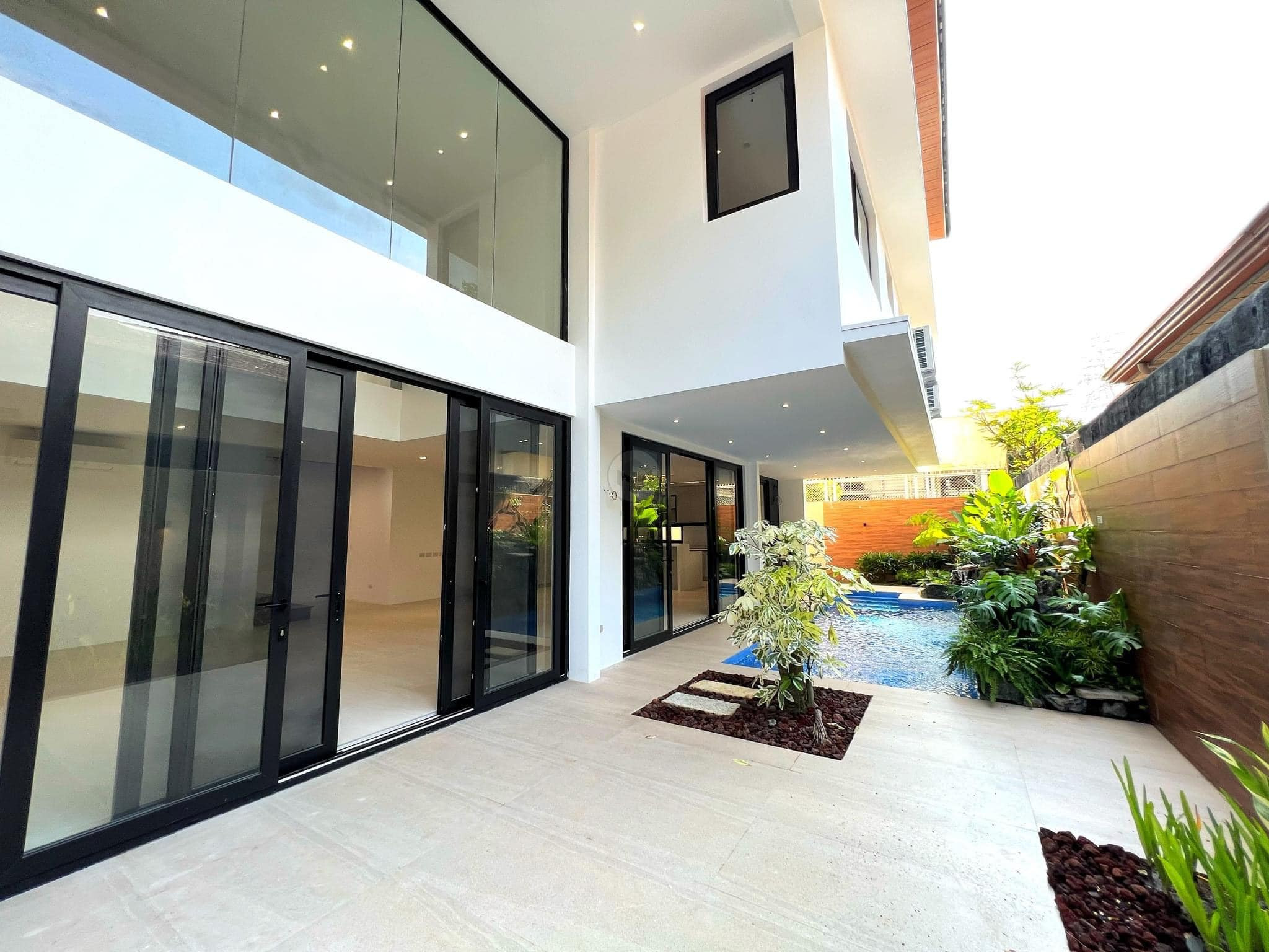 A Luxurious Brand New House and Lot for Sale in Capitol Golf Hills Subd photo 1